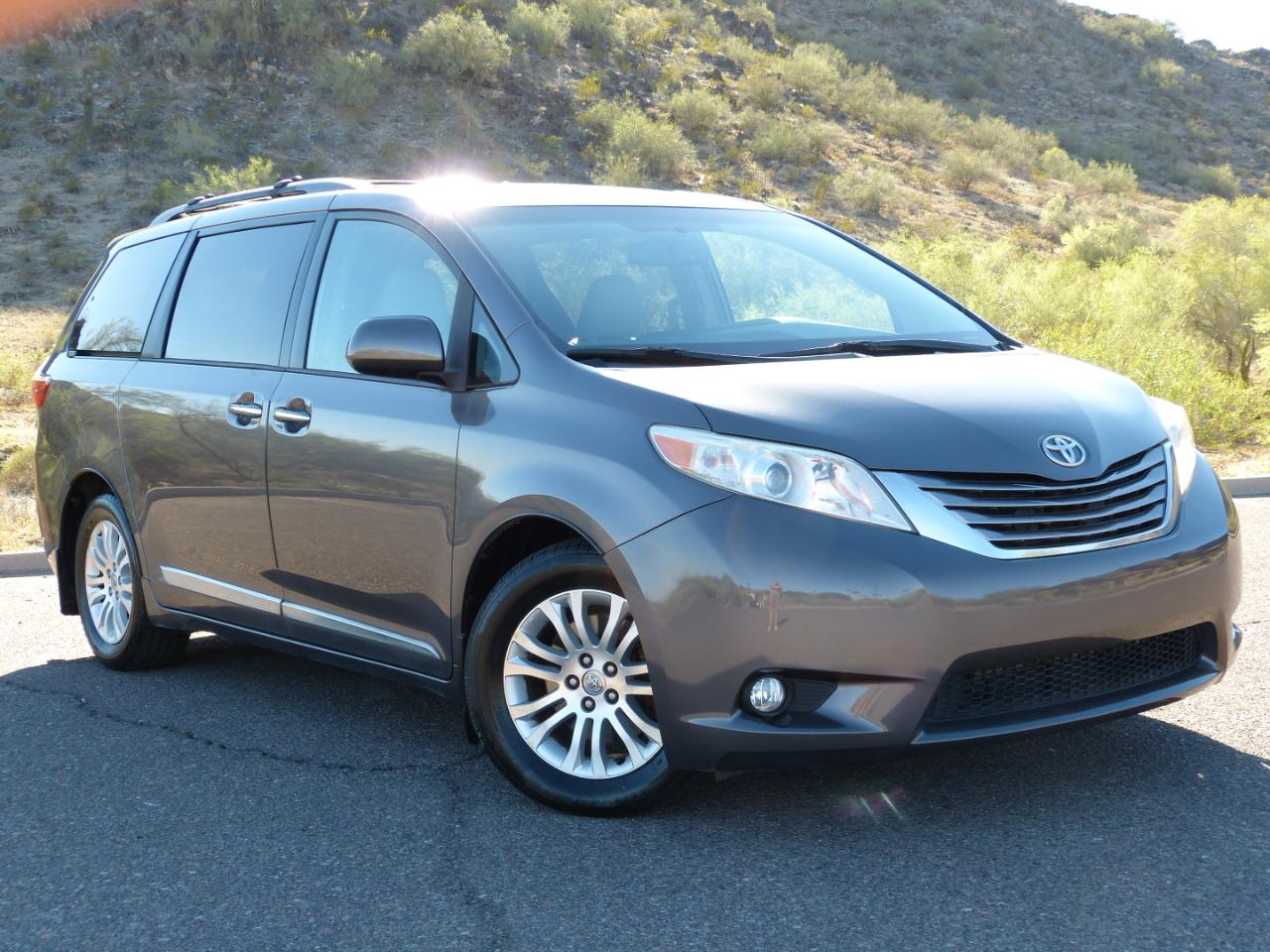 Toyota Sienna XLE FWD 8-Passenger V6 2016