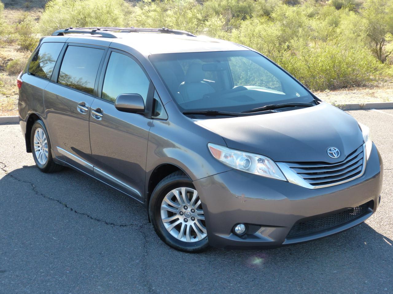 Toyota Sienna XLE FWD 8-Passenger V6 2016