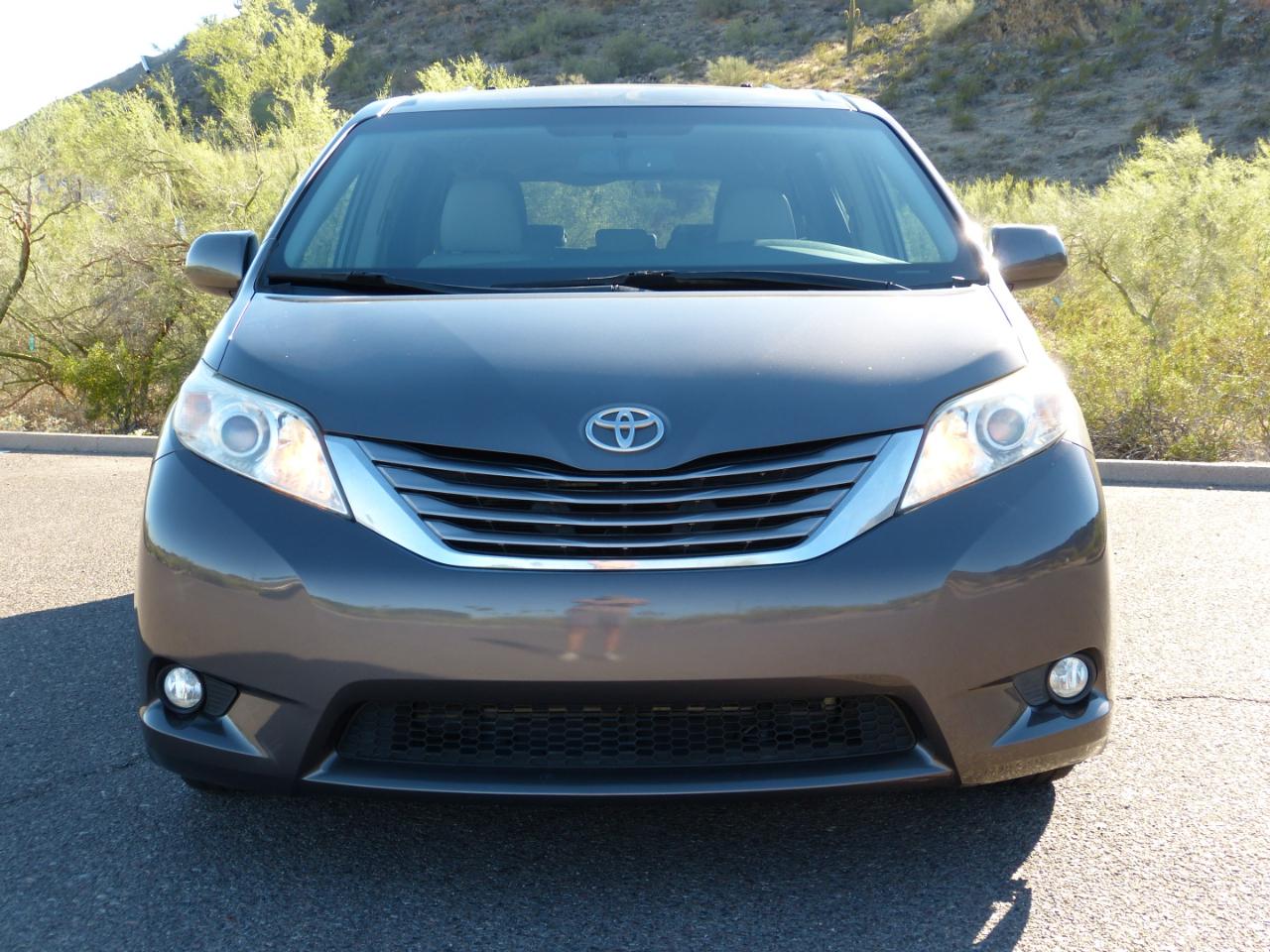 Toyota Sienna XLE FWD 8-Passenger V6 2016