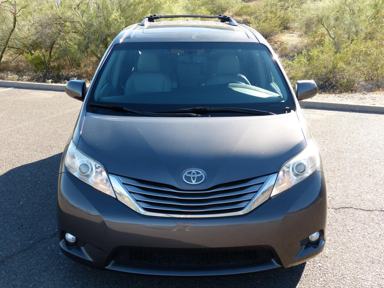 Toyota Sienna XLE FWD 8-Passenger V6 2016