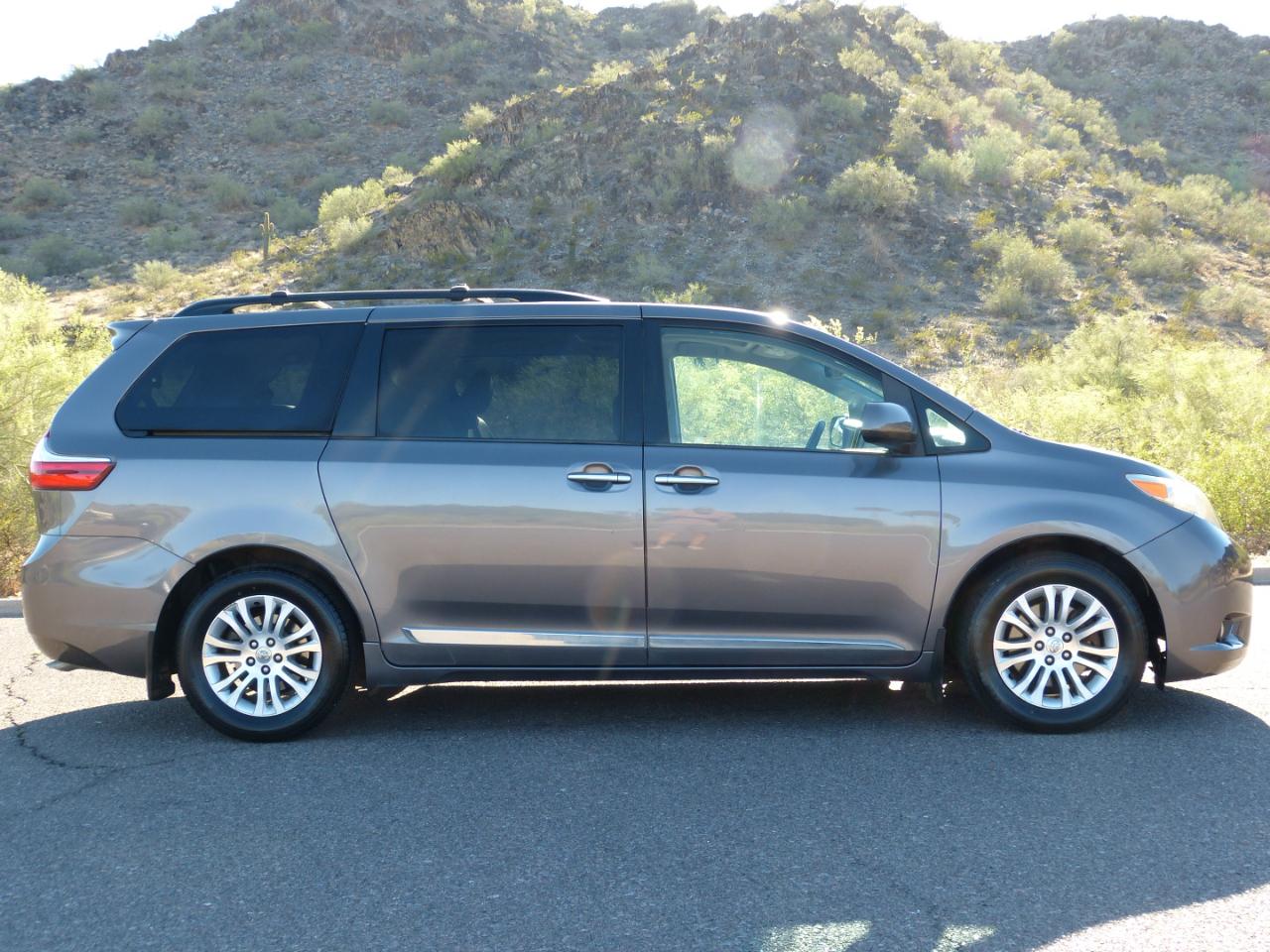 Toyota Sienna XLE FWD 8-Passenger V6 2016