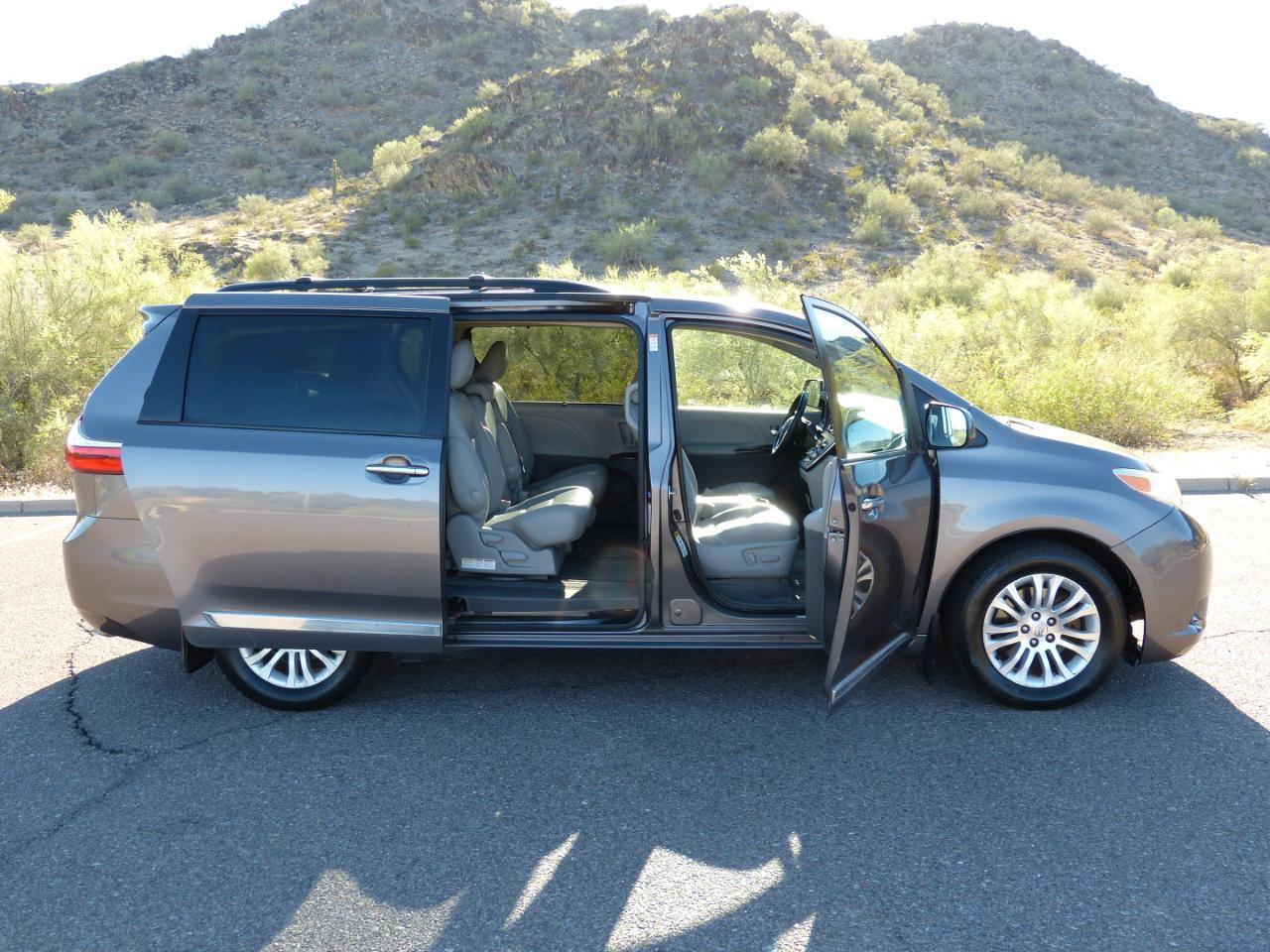 Toyota Sienna XLE FWD 8-Passenger V6 2016