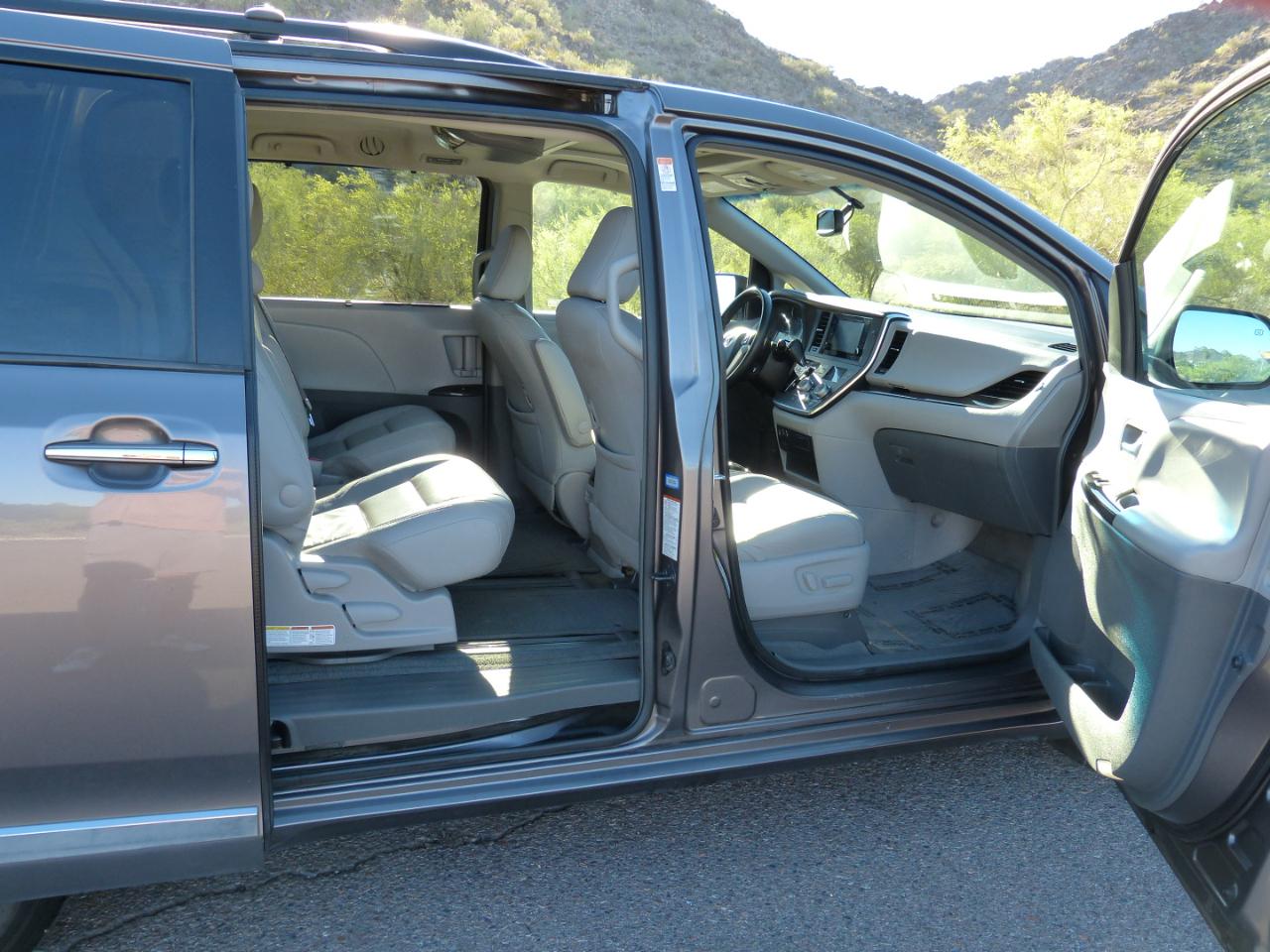 Toyota Sienna XLE FWD 8-Passenger V6 2016