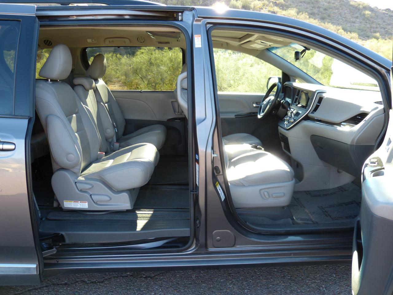 Toyota Sienna XLE FWD 8-Passenger V6 2016