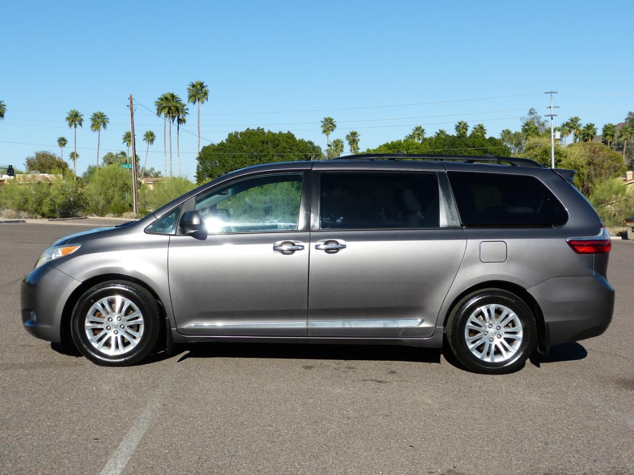 Toyota Sienna XLE FWD 8-Passenger V6 2016