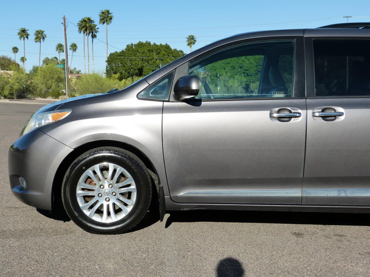 Toyota Sienna XLE FWD 8-Passenger V6 2016