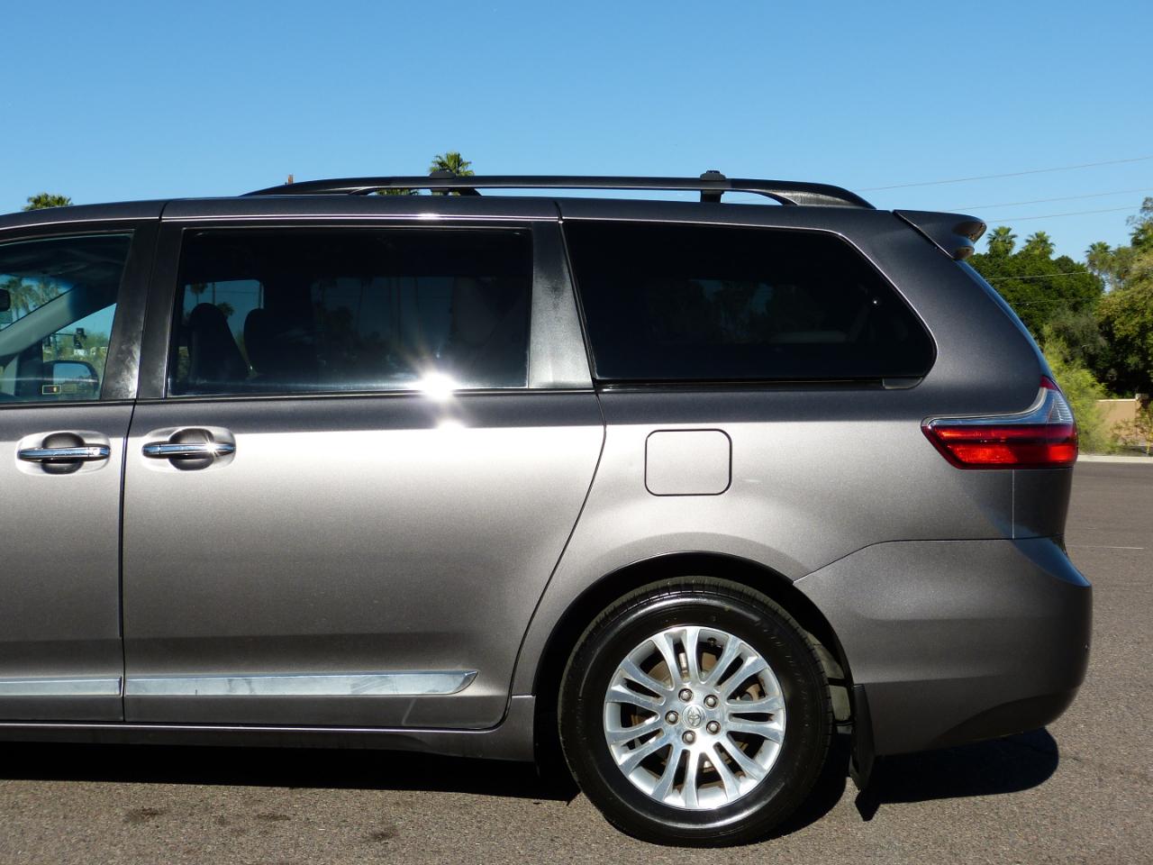 Toyota Sienna XLE FWD 8-Passenger V6 2016