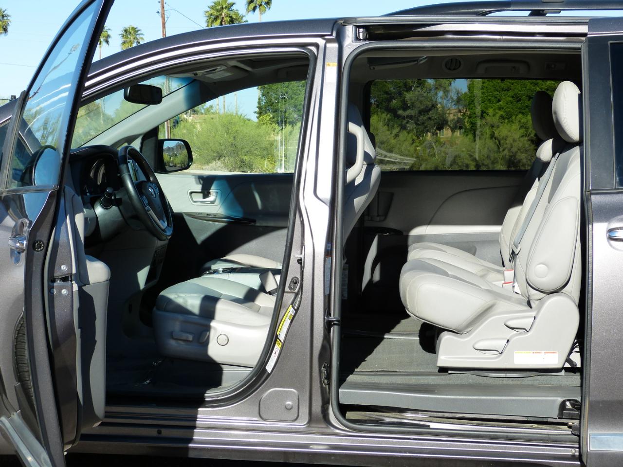 Toyota Sienna XLE FWD 8-Passenger V6 2016