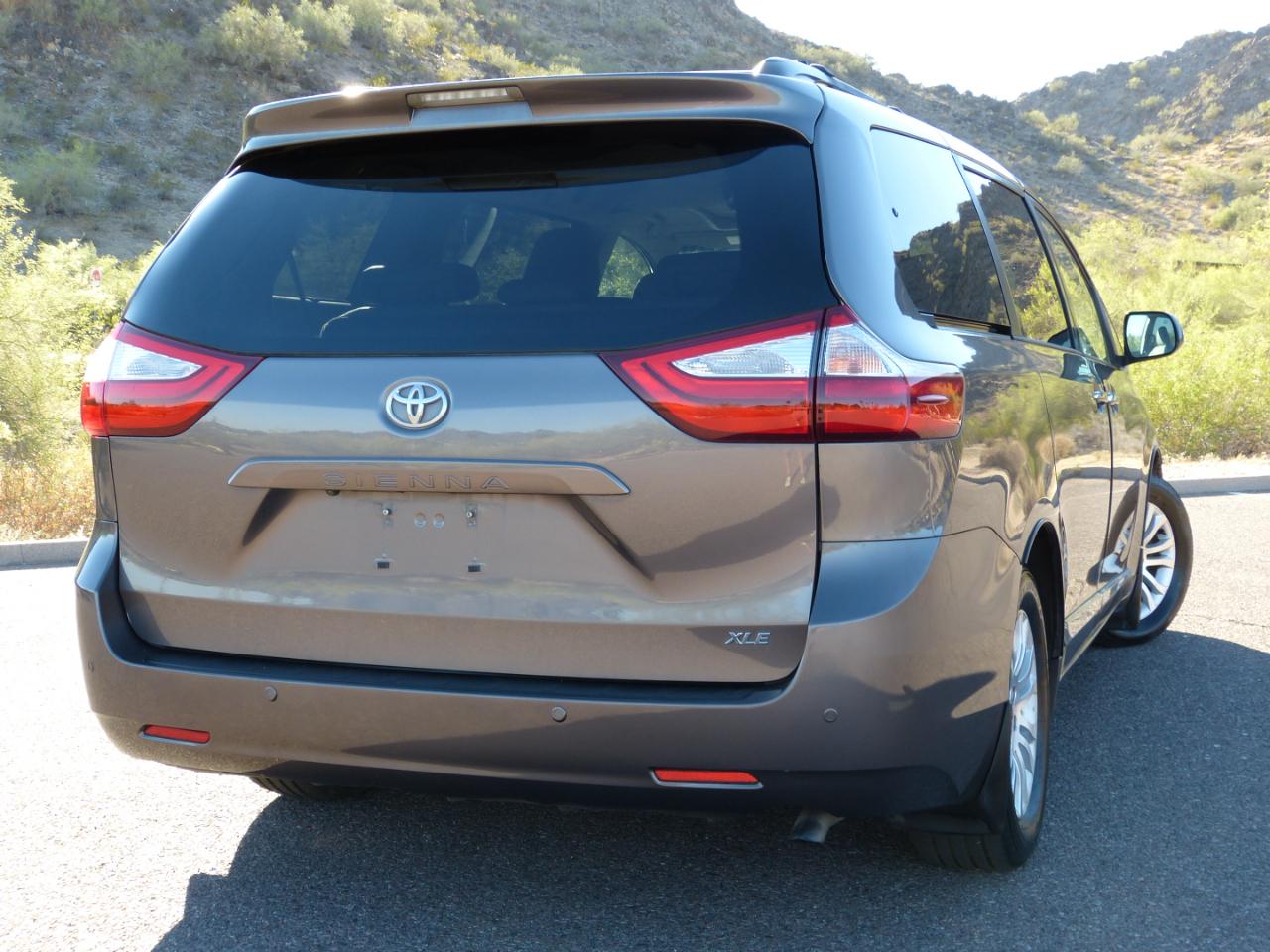 Toyota Sienna XLE FWD 8-Passenger V6 2016