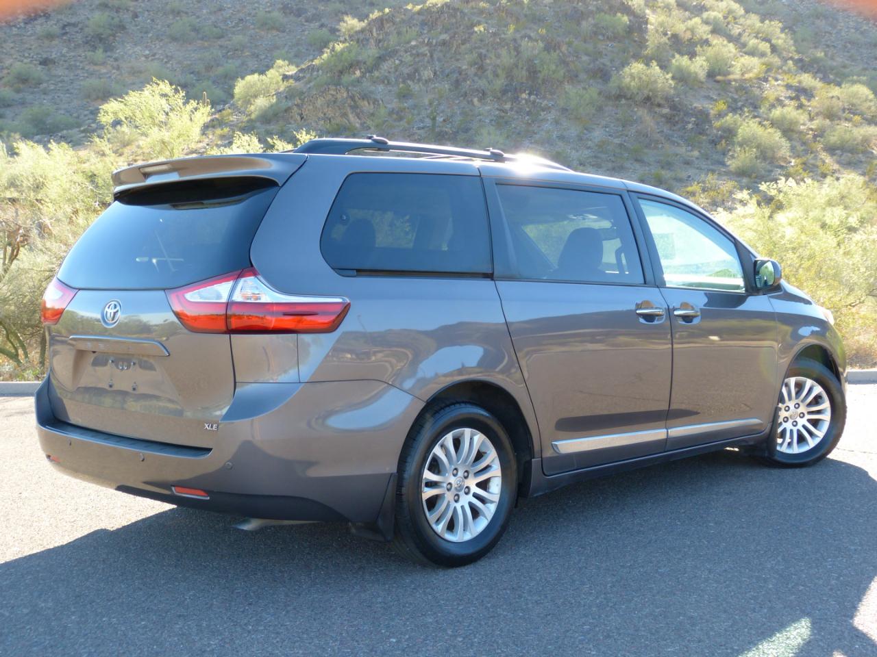 Toyota Sienna XLE FWD 8-Passenger V6 2016