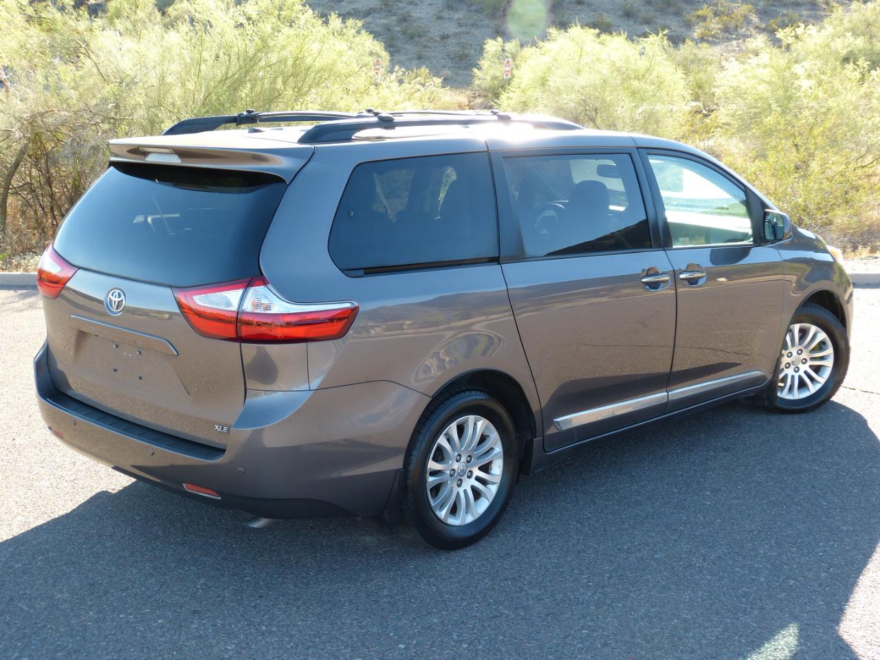 Toyota Sienna XLE FWD 8-Passenger V6 2016
