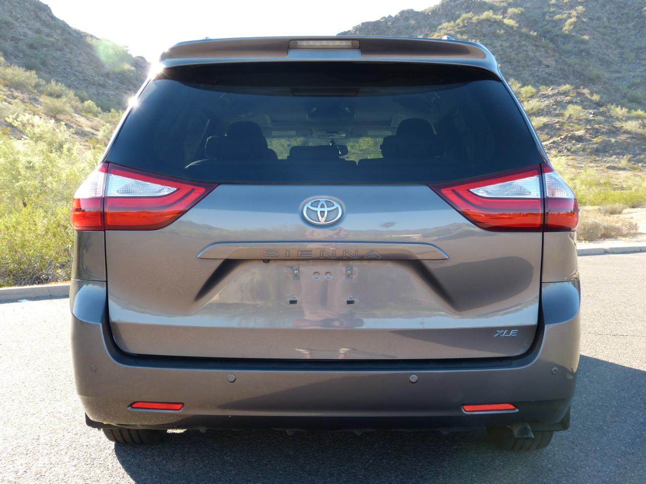 Toyota Sienna XLE FWD 8-Passenger V6 2016