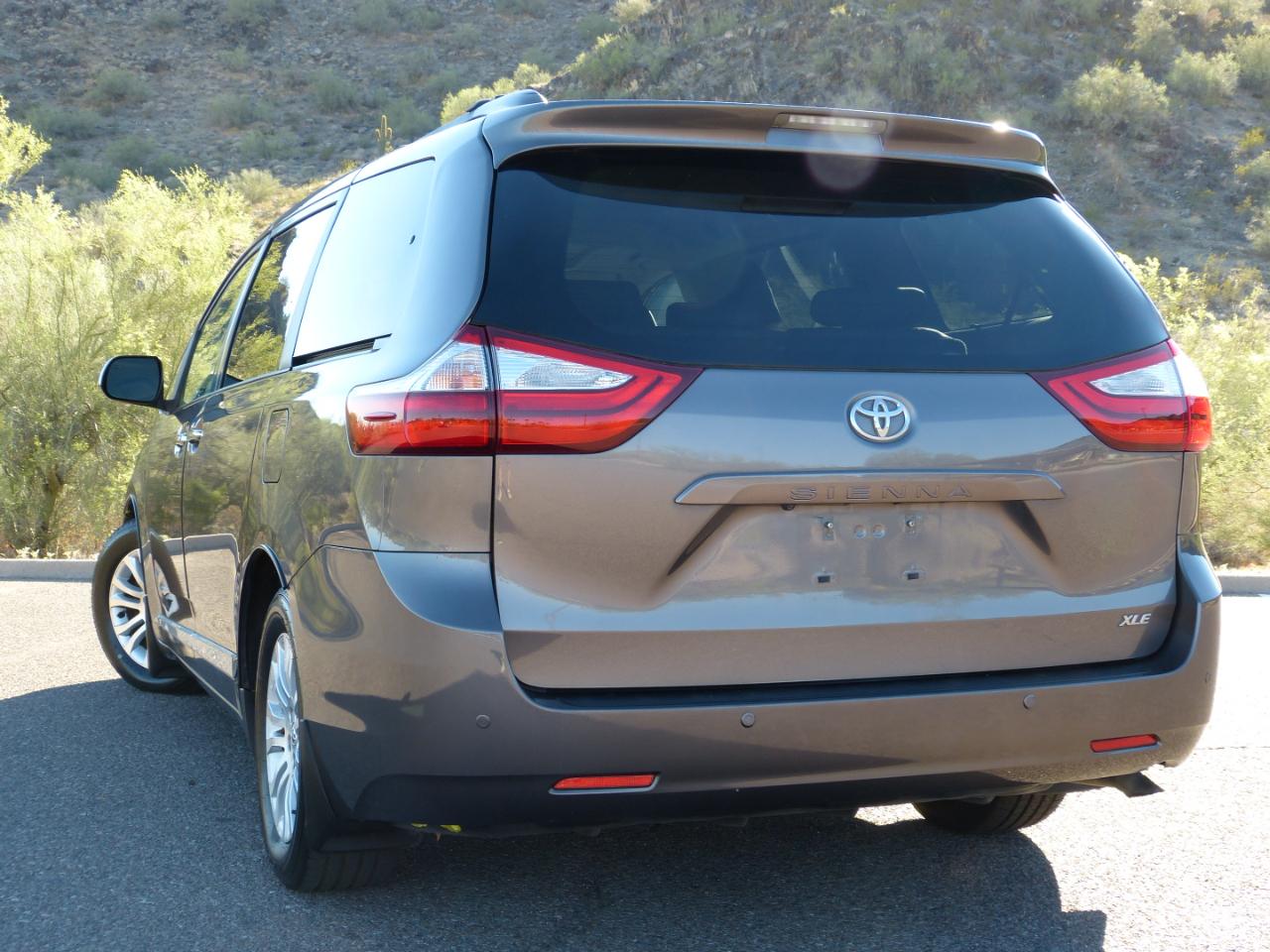 Toyota Sienna XLE FWD 8-Passenger V6 2016