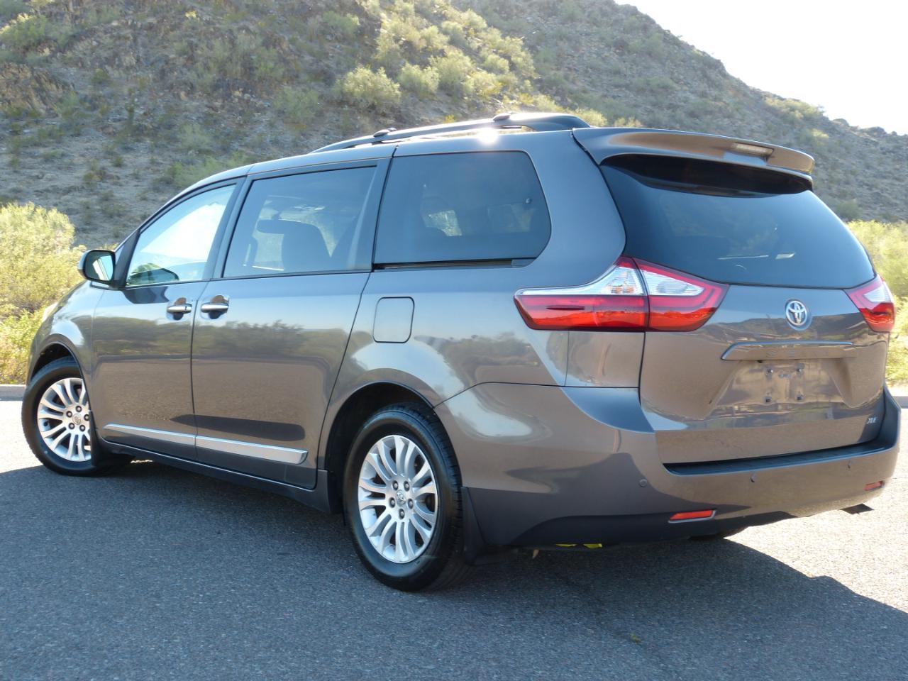 Toyota Sienna XLE FWD 8-Passenger V6 2016