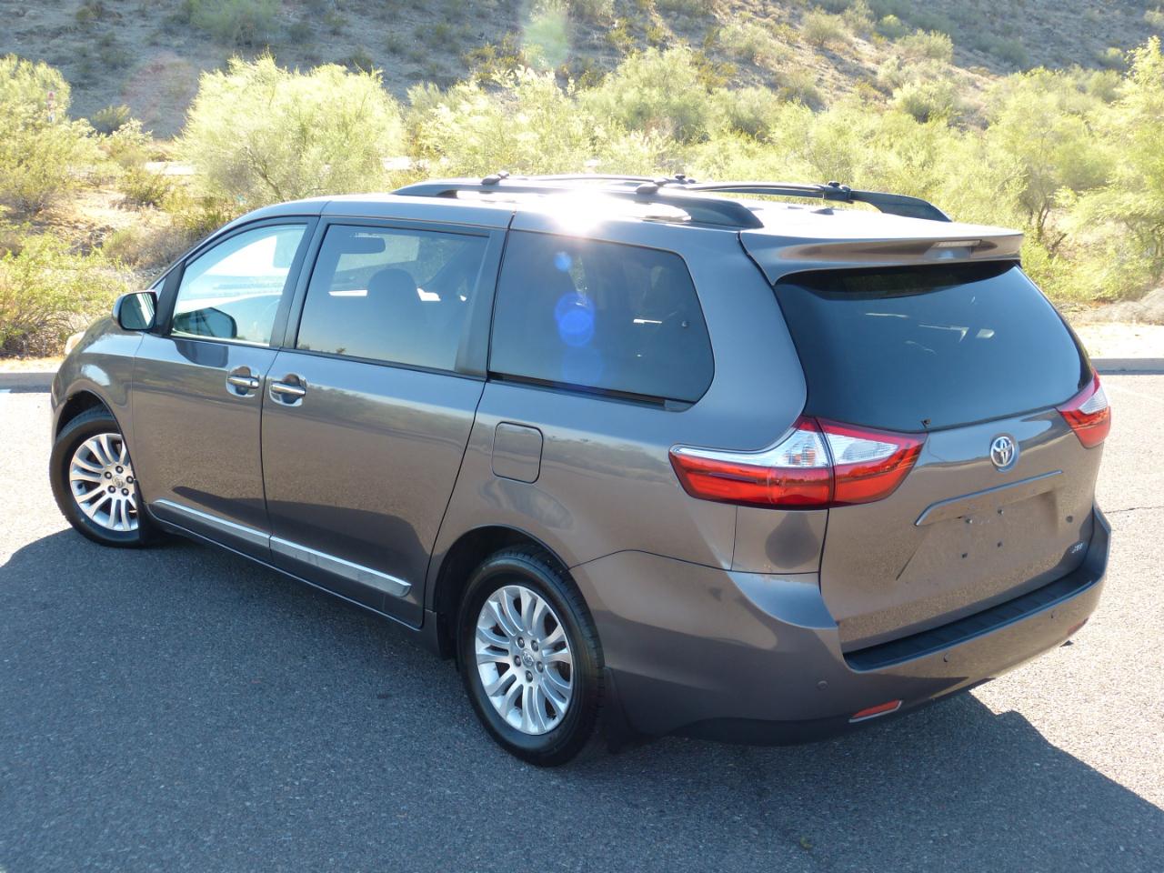 Toyota Sienna XLE FWD 8-Passenger V6 2016