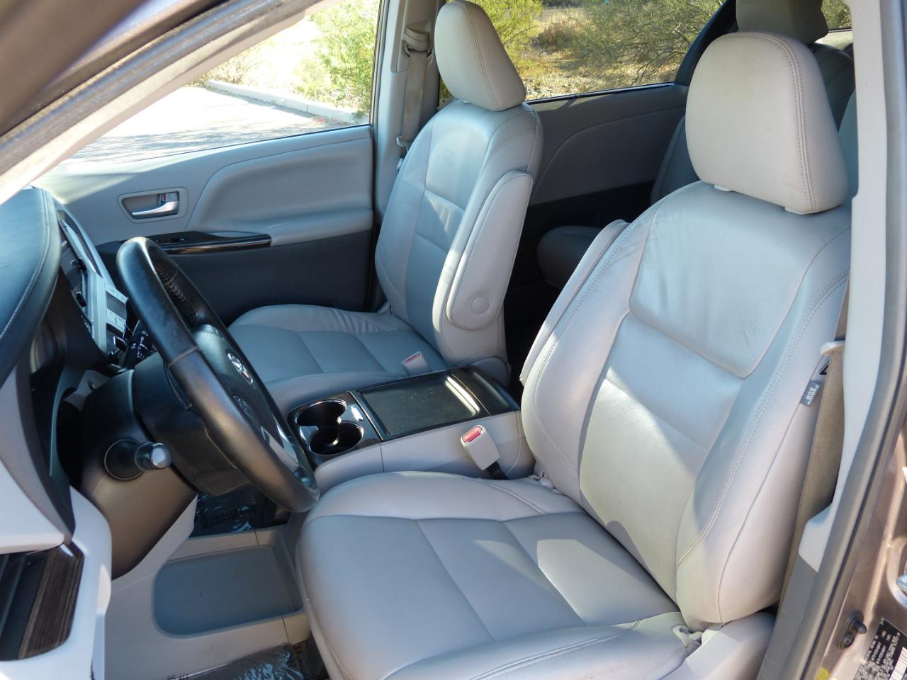 Toyota Sienna XLE FWD 8-Passenger V6 2016