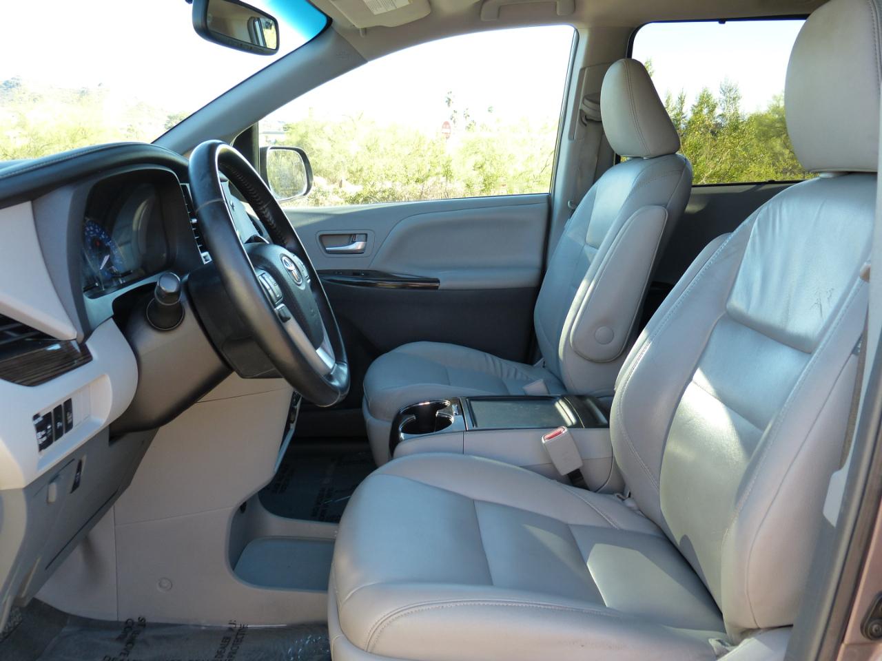 Toyota Sienna XLE FWD 8-Passenger V6 2016