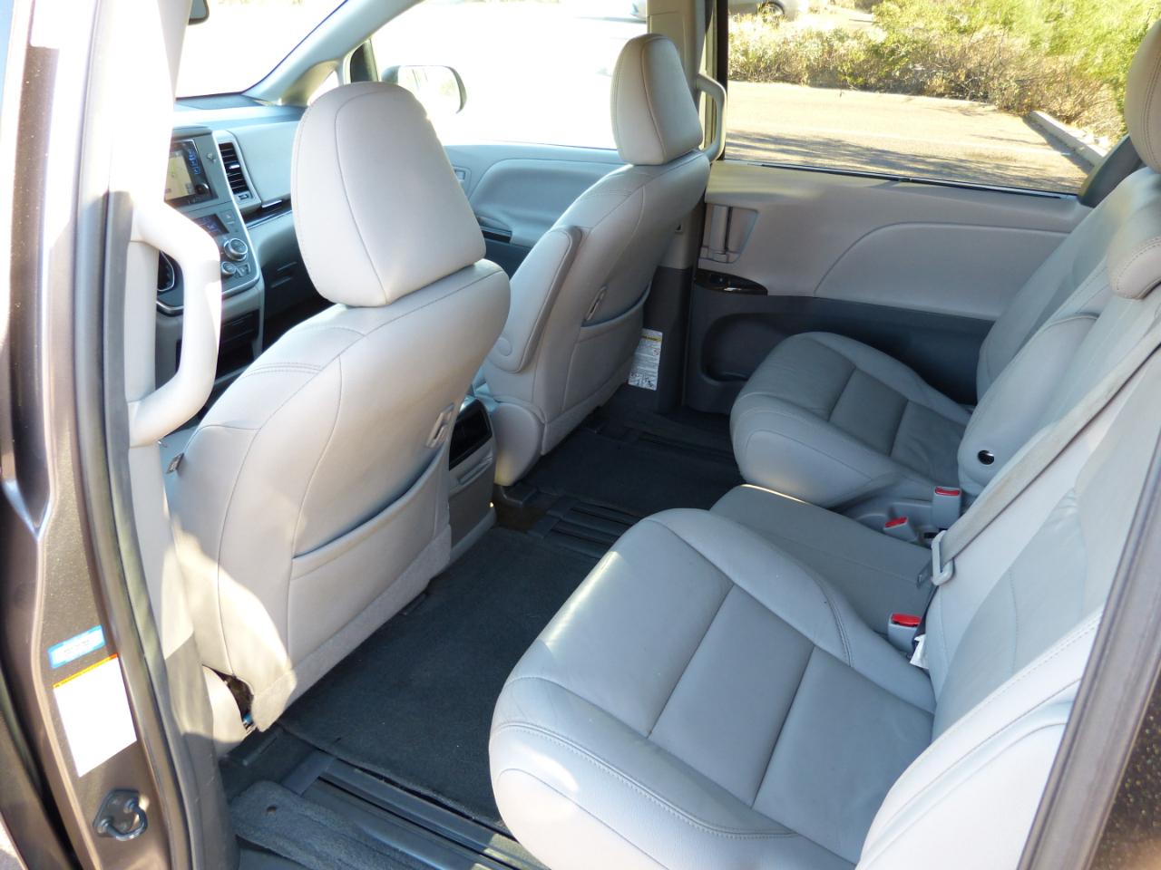 Toyota Sienna XLE FWD 8-Passenger V6 2016