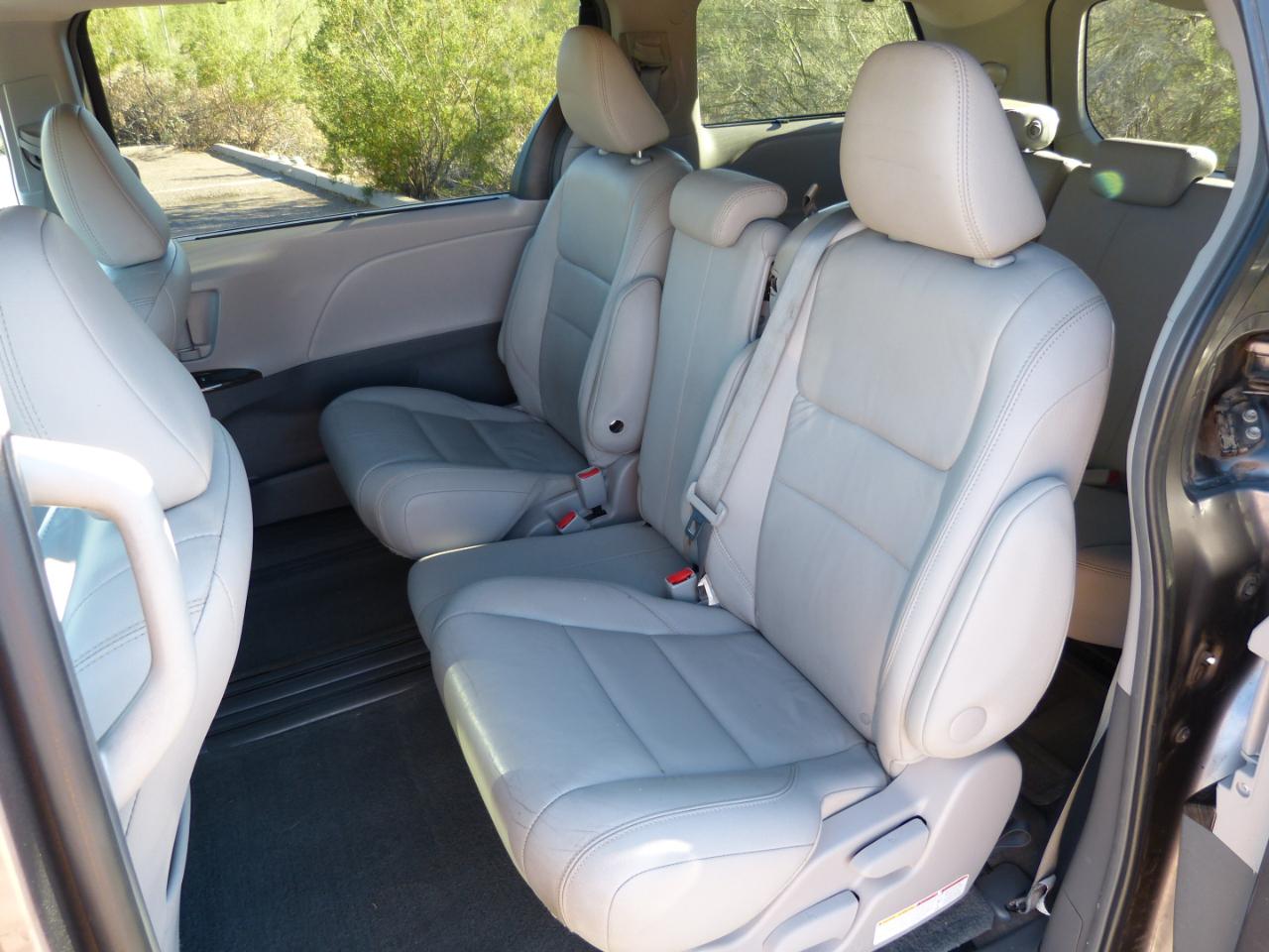 Toyota Sienna XLE FWD 8-Passenger V6 2016