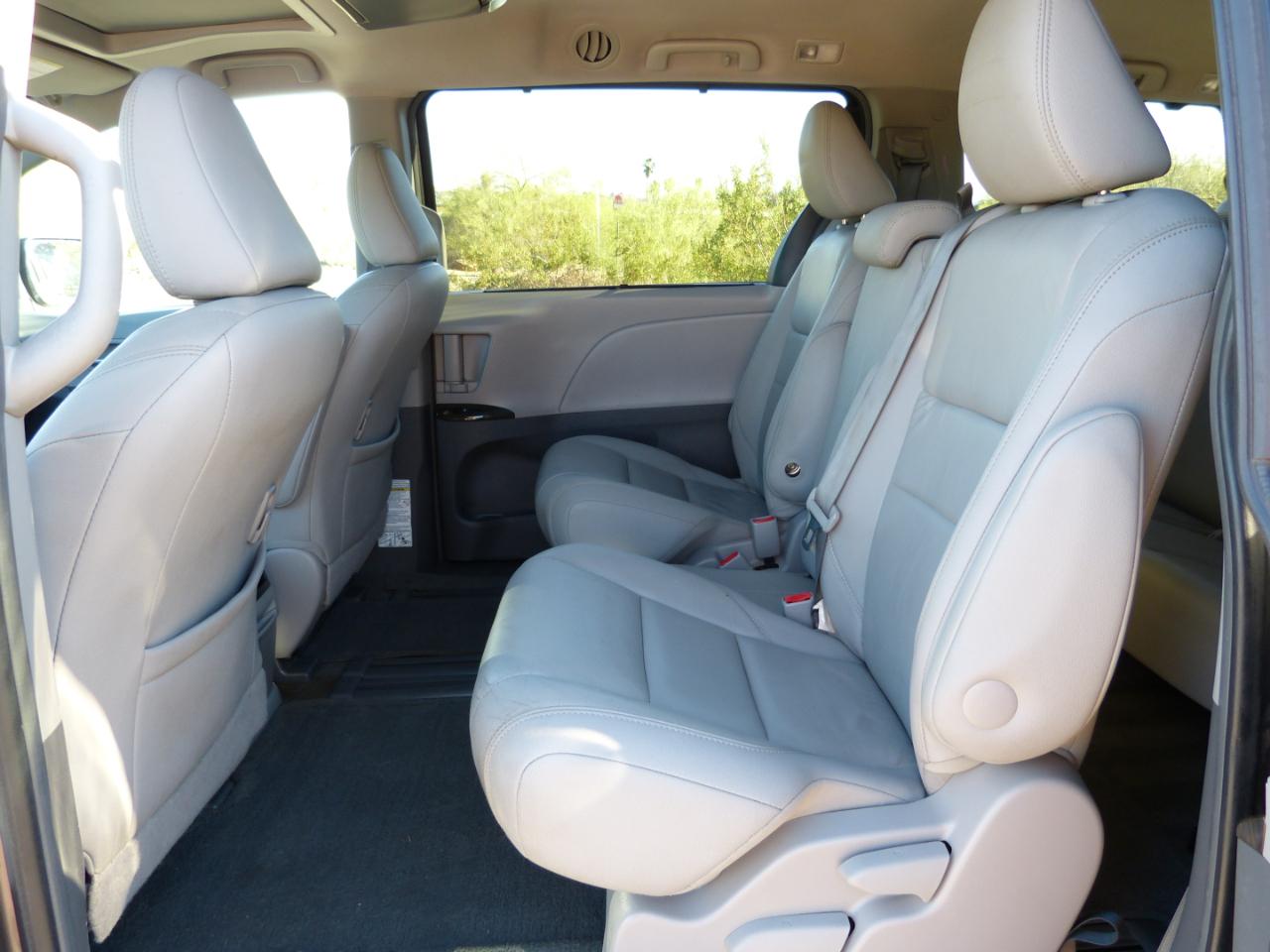 Toyota Sienna XLE FWD 8-Passenger V6 2016