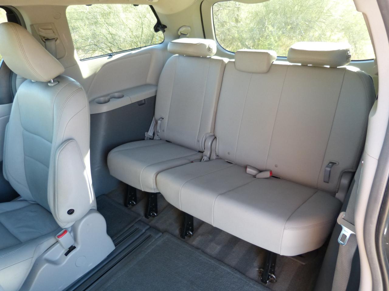 Toyota Sienna XLE FWD 8-Passenger V6 2016