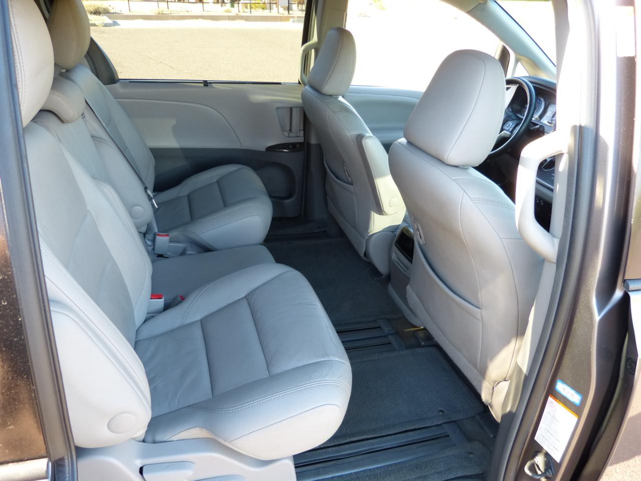 Toyota Sienna XLE FWD 8-Passenger V6 2016