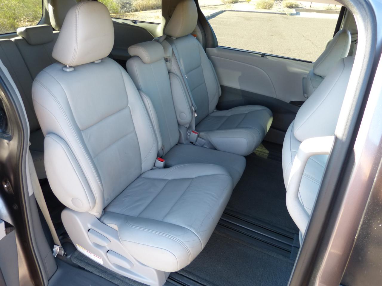 Toyota Sienna XLE FWD 8-Passenger V6 2016