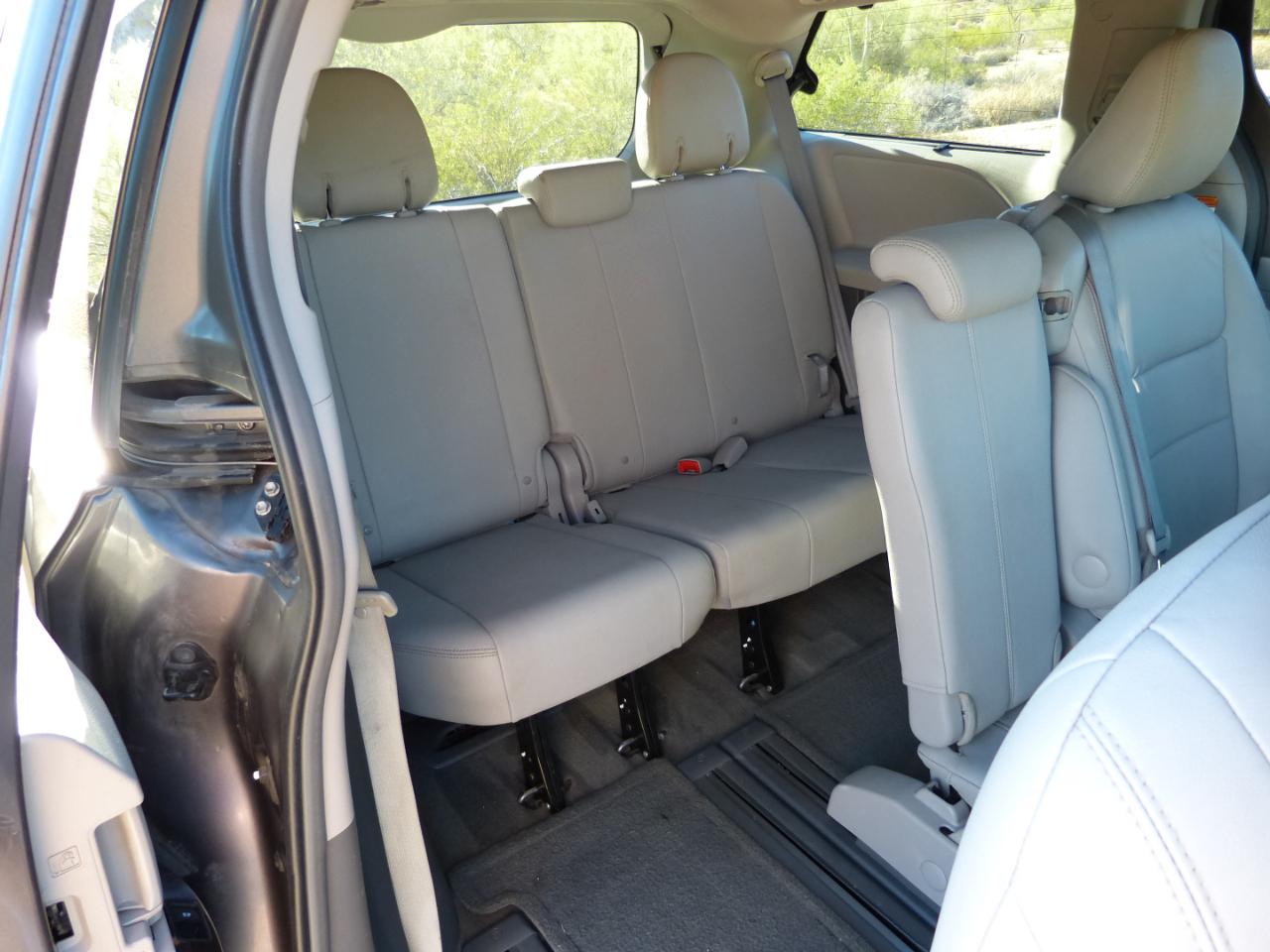 Toyota Sienna XLE FWD 8-Passenger V6 2016