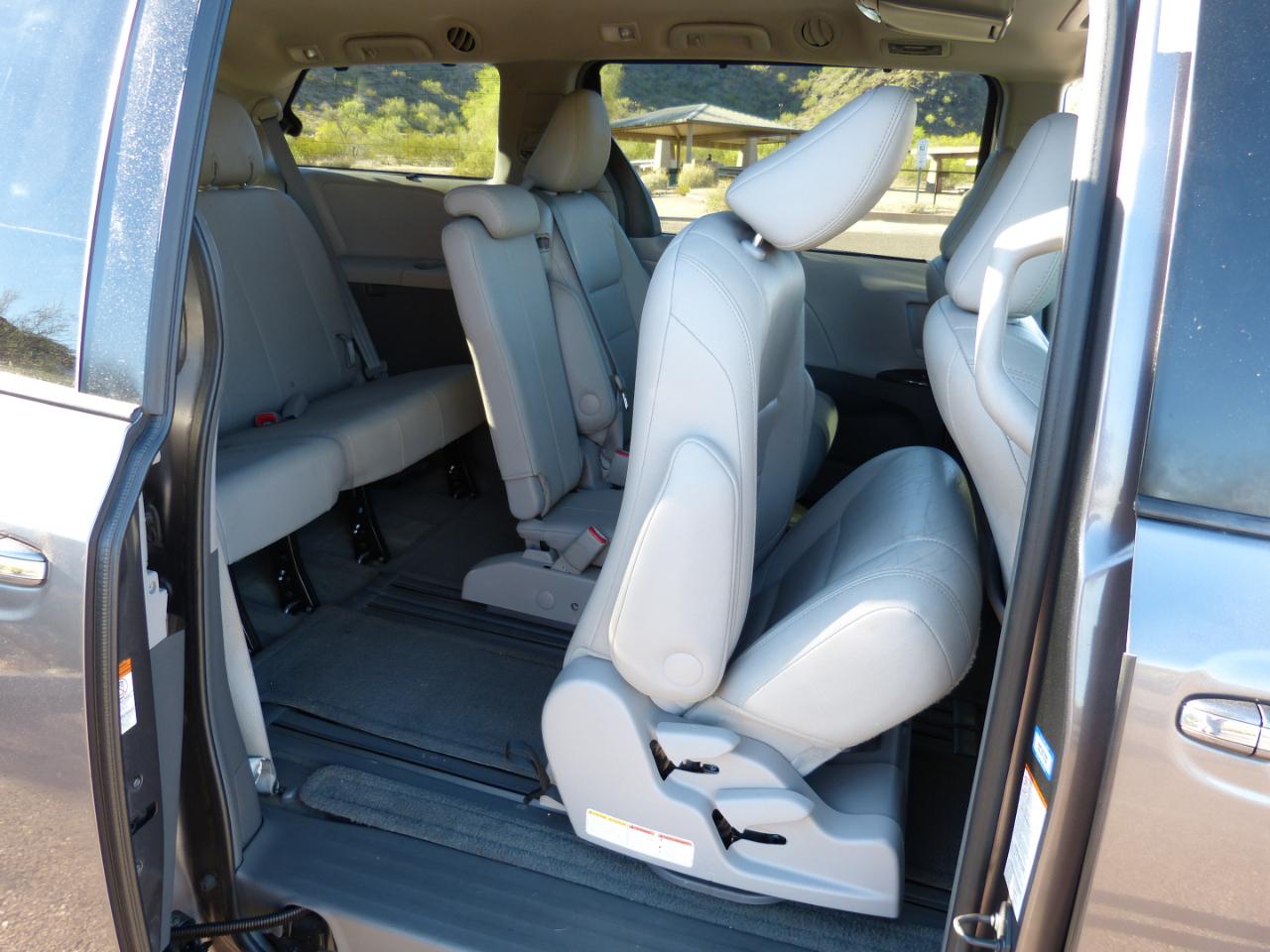 Toyota Sienna XLE FWD 8-Passenger V6 2016