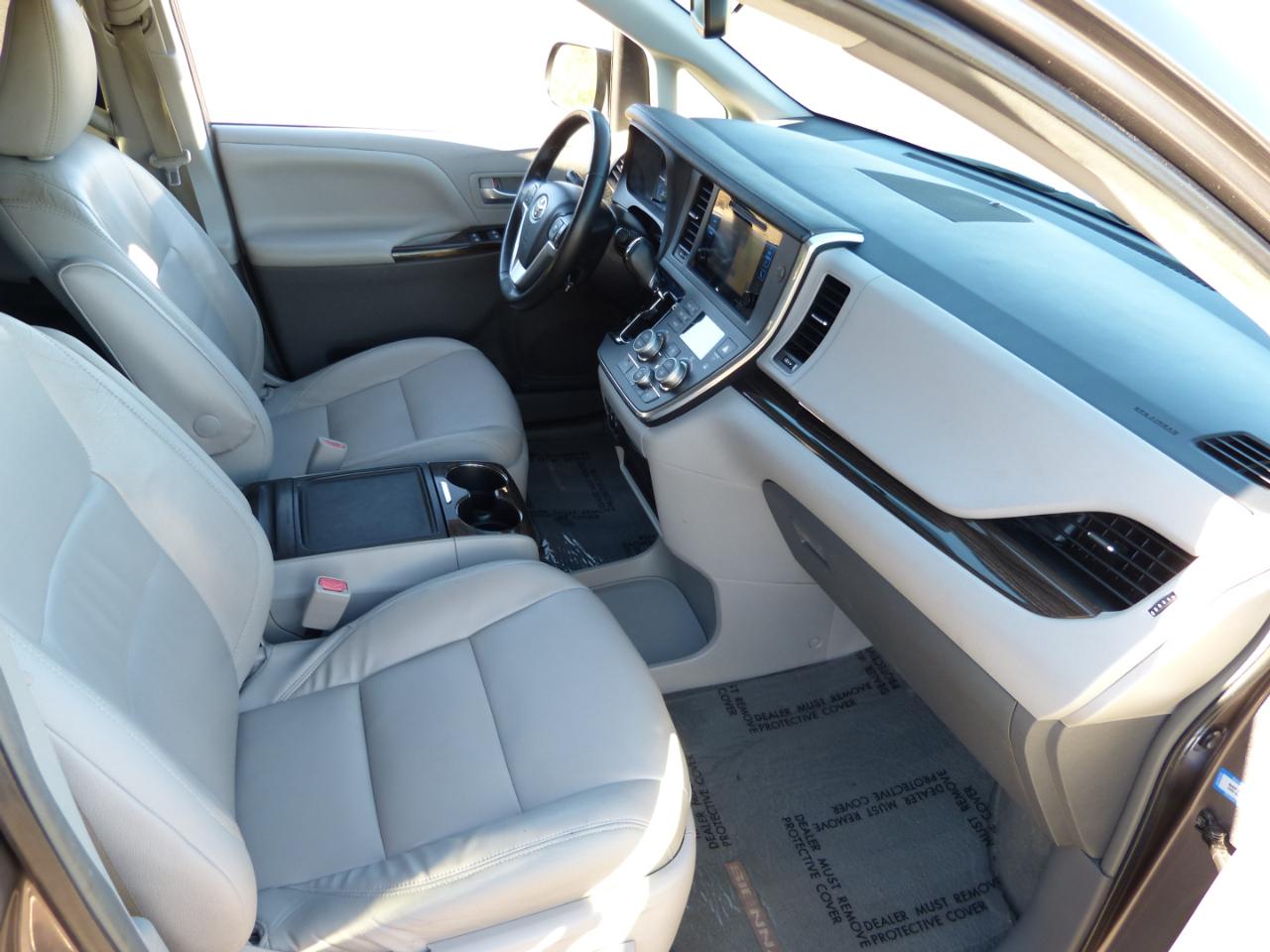 Toyota Sienna XLE FWD 8-Passenger V6 2016