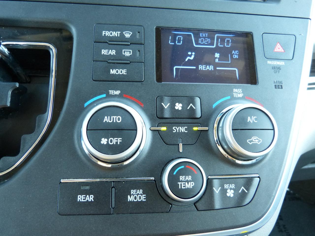 Toyota Sienna XLE FWD 8-Passenger V6 2016