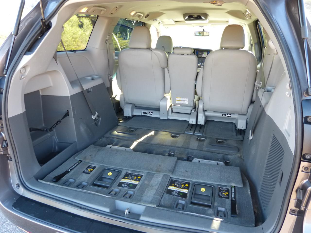 Toyota Sienna XLE FWD 8-Passenger V6 2016