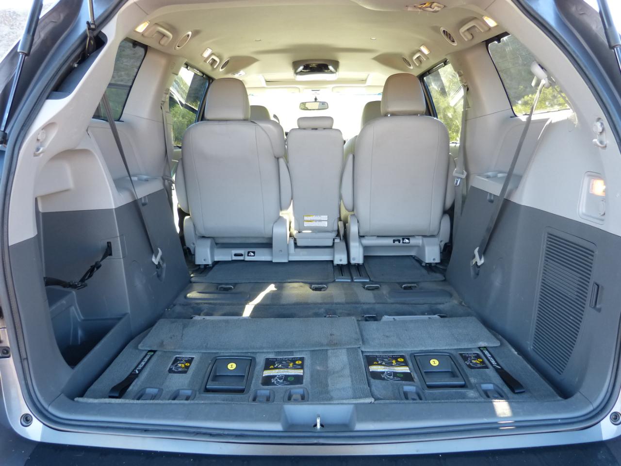 Toyota Sienna XLE FWD 8-Passenger V6 2016