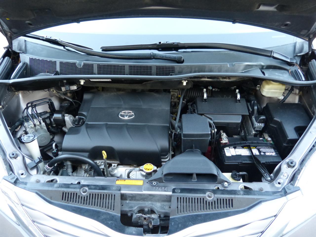 Toyota Sienna XLE FWD 8-Passenger V6 2016