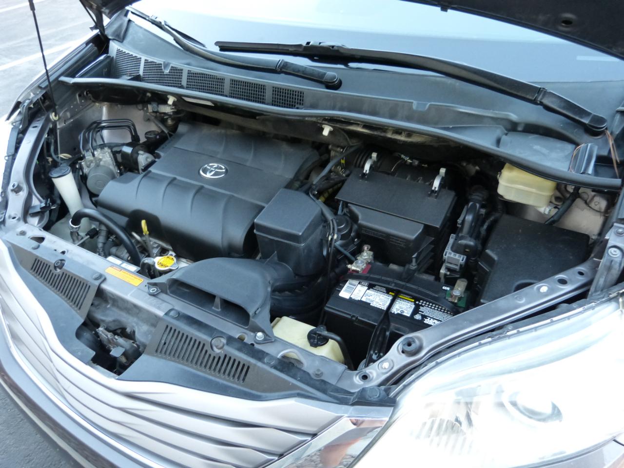 Toyota Sienna XLE FWD 8-Passenger V6 2016