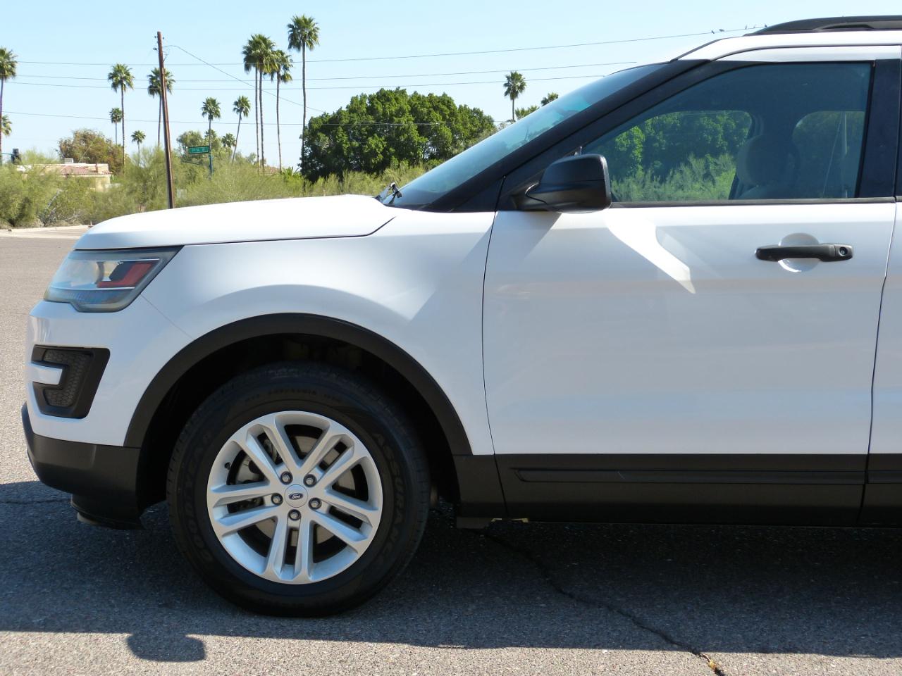 Ford Explorer Base 4WD 2016