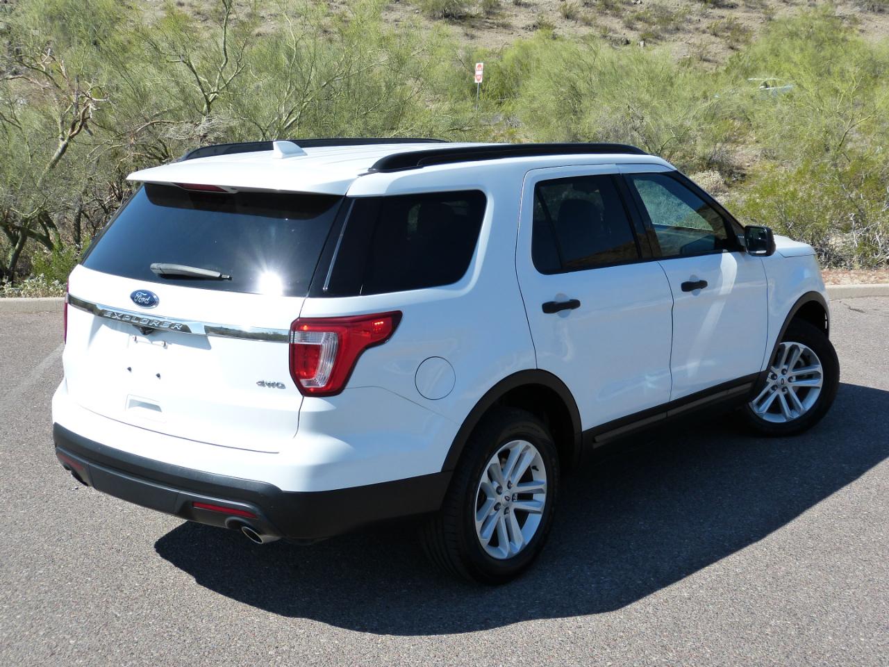 Ford Explorer Base 4WD 2016