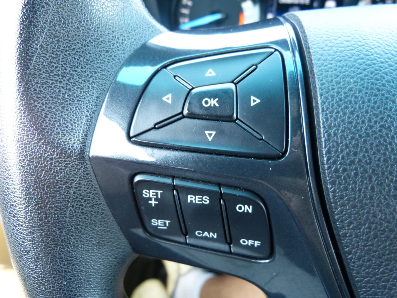 Ford Explorer Base 4WD 2016