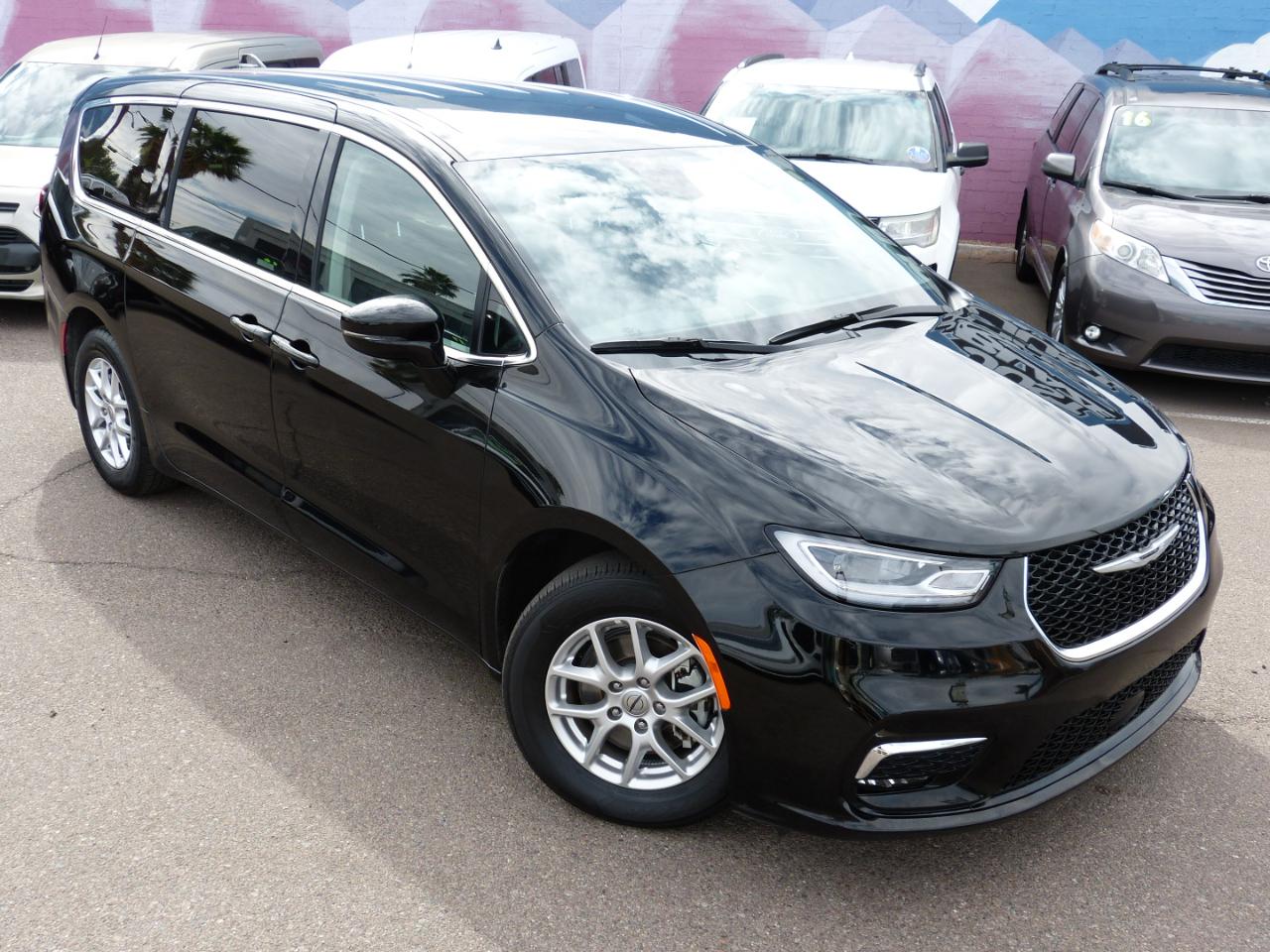 View vehicle photo 3