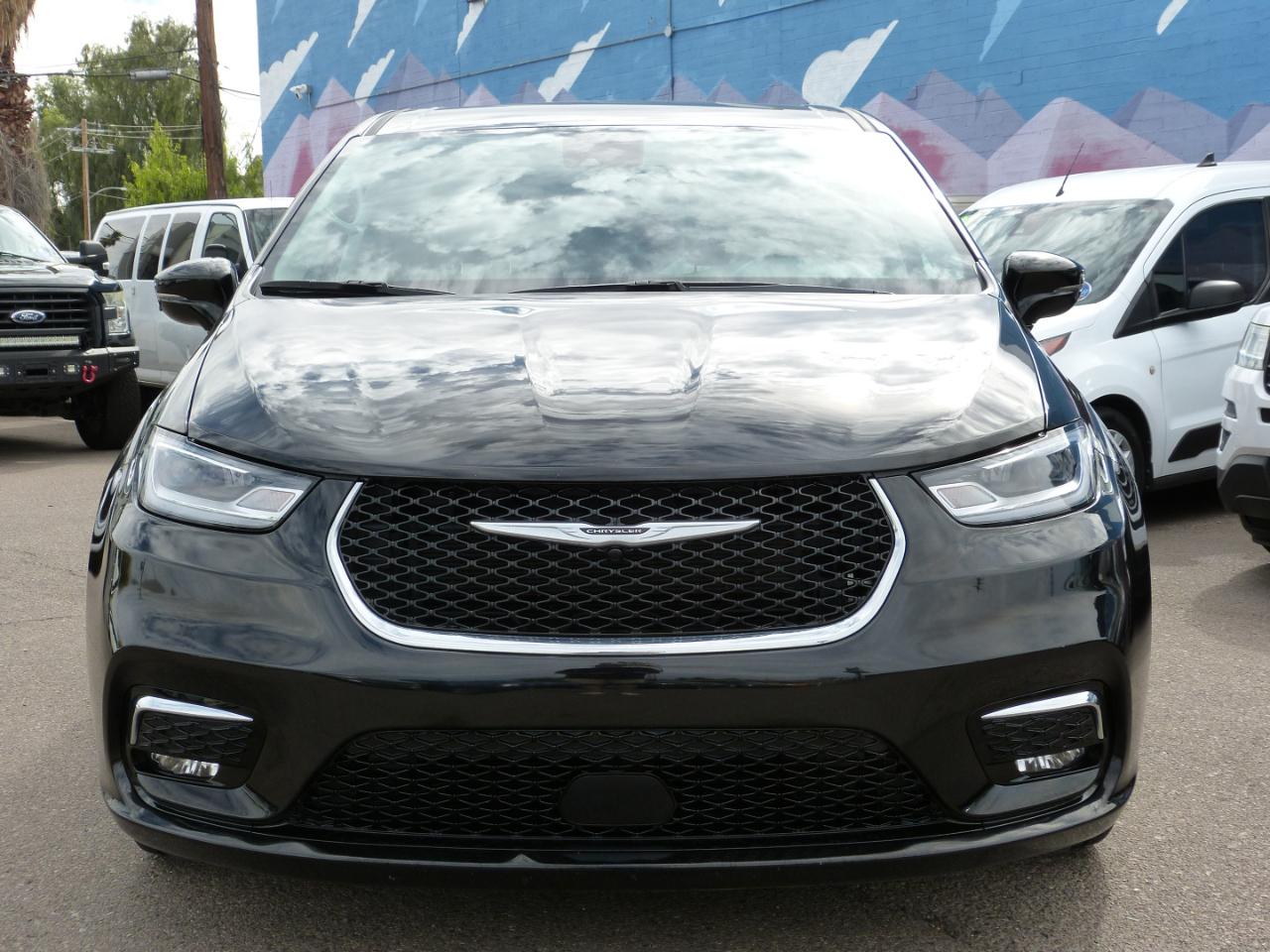 View vehicle photo 4