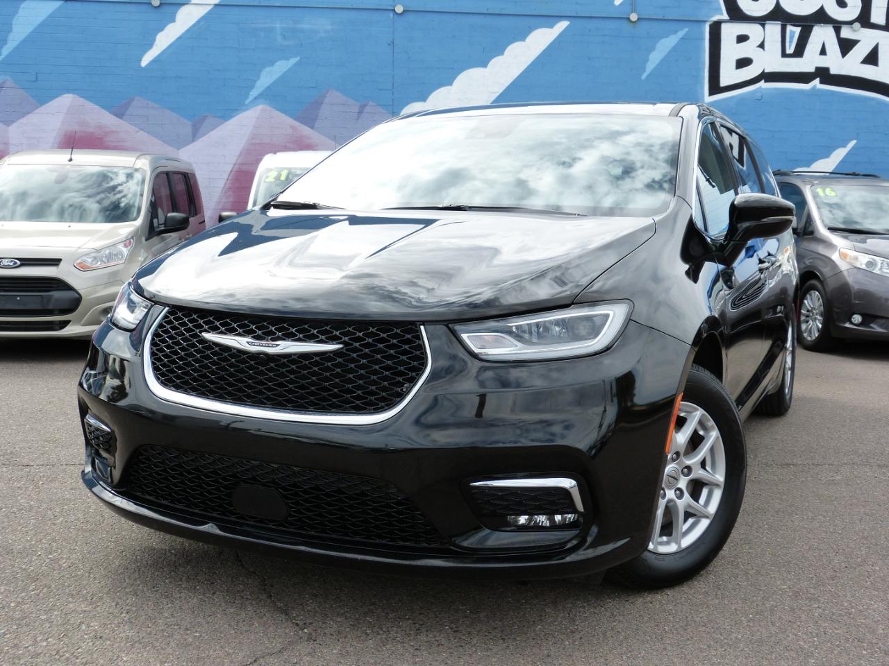 View vehicle photo 6