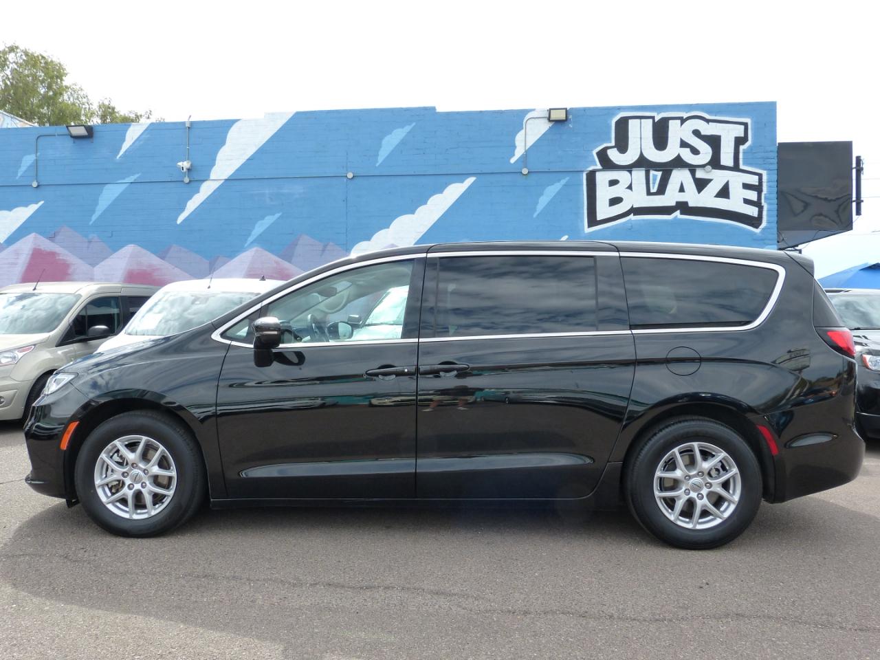 Chrysler Pacifica Touring L 2024