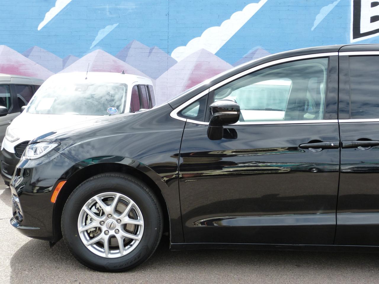 Chrysler Pacifica Touring L 2024