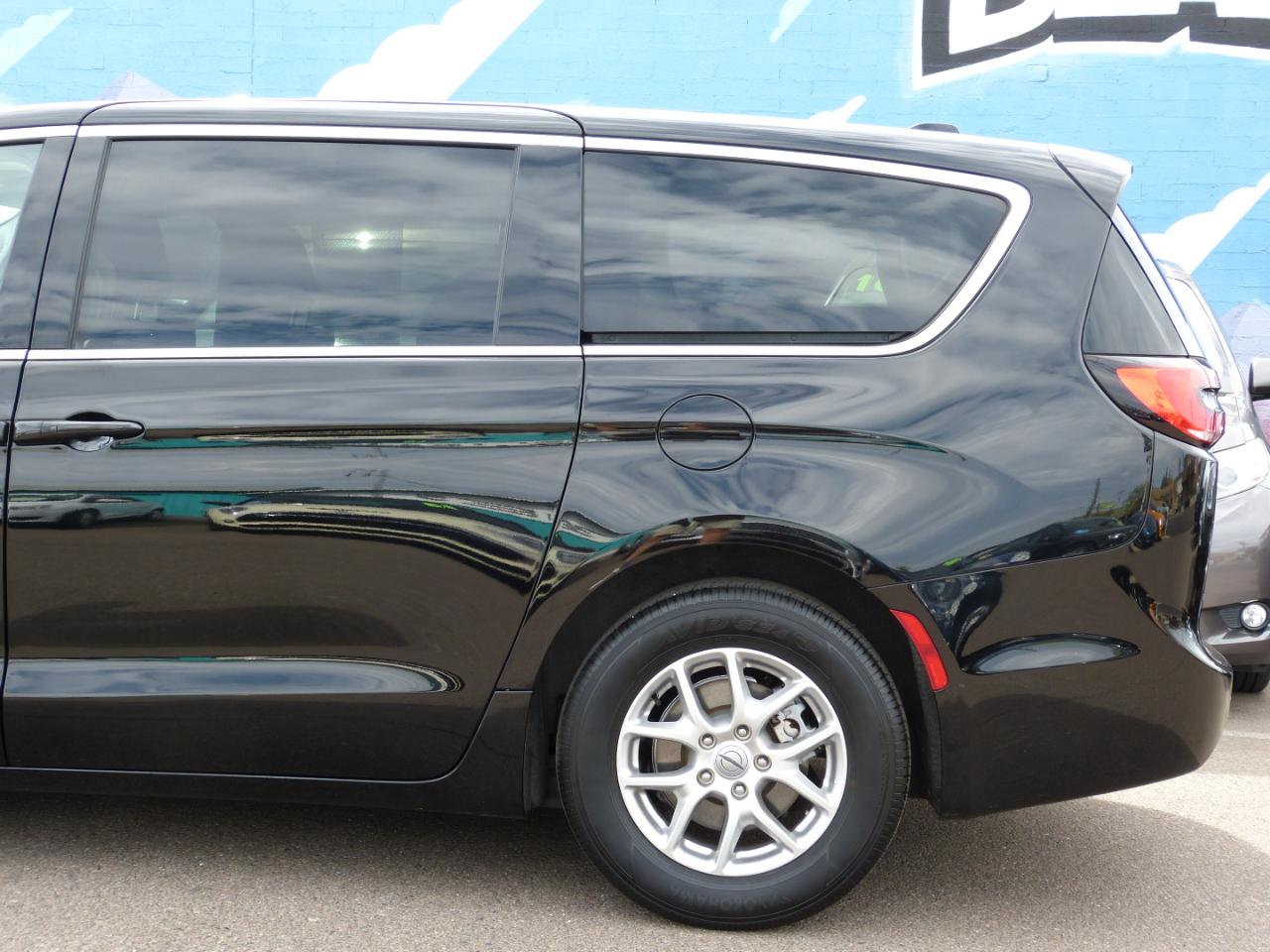 Chrysler Pacifica Touring L 2024
