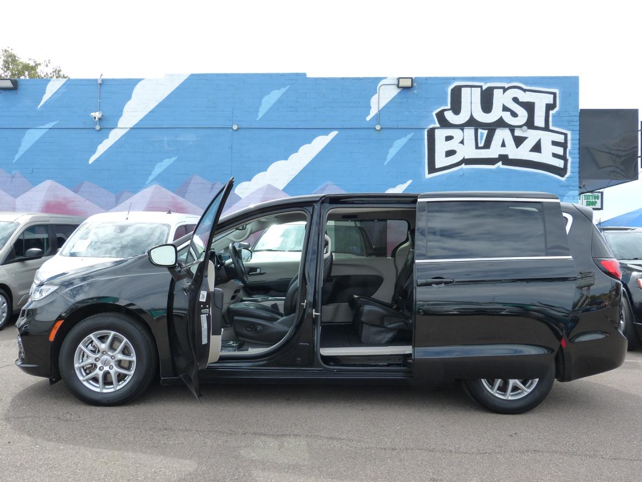 Chrysler Pacifica Touring L 2024