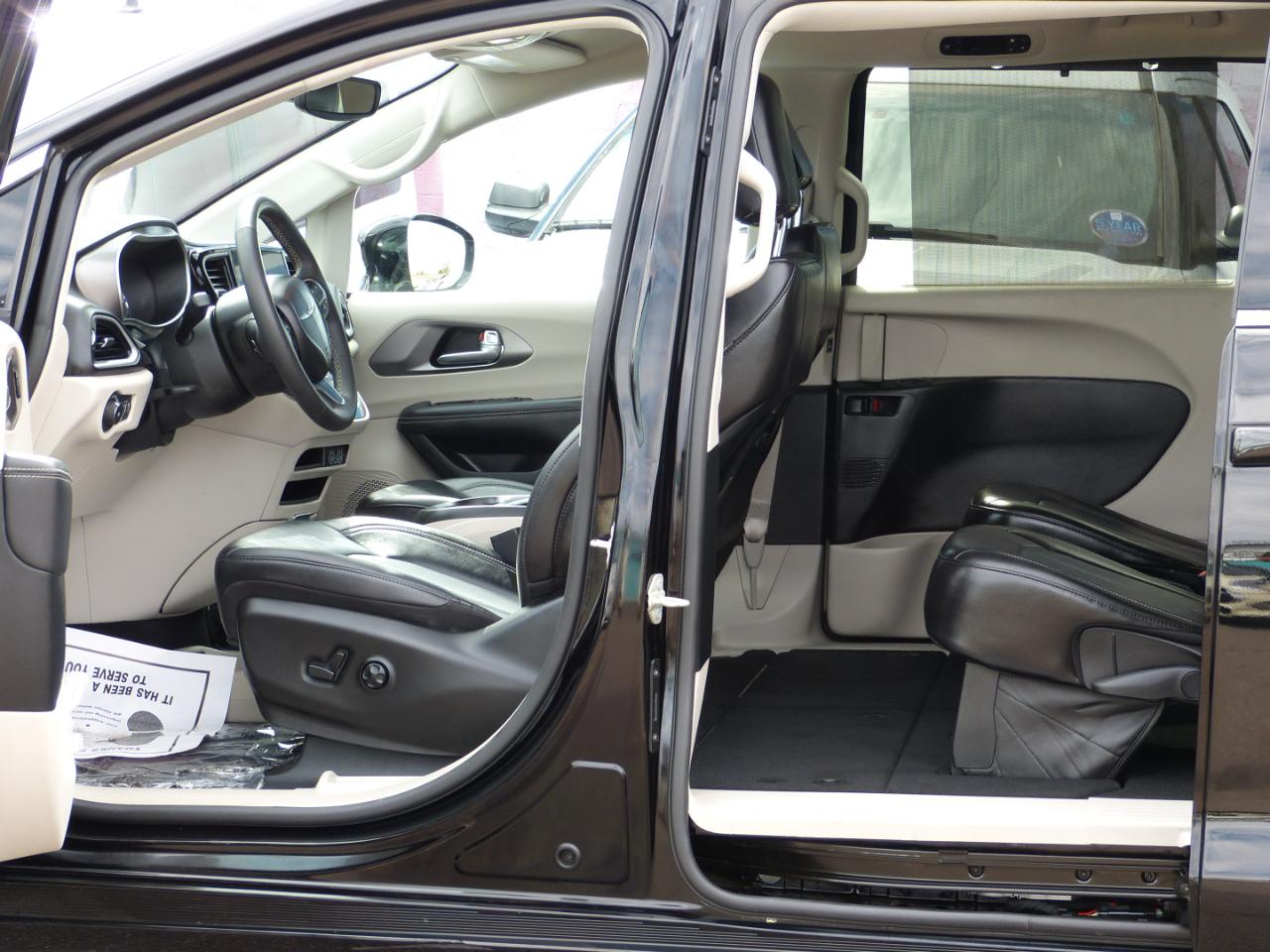 Chrysler Pacifica Touring L 2024