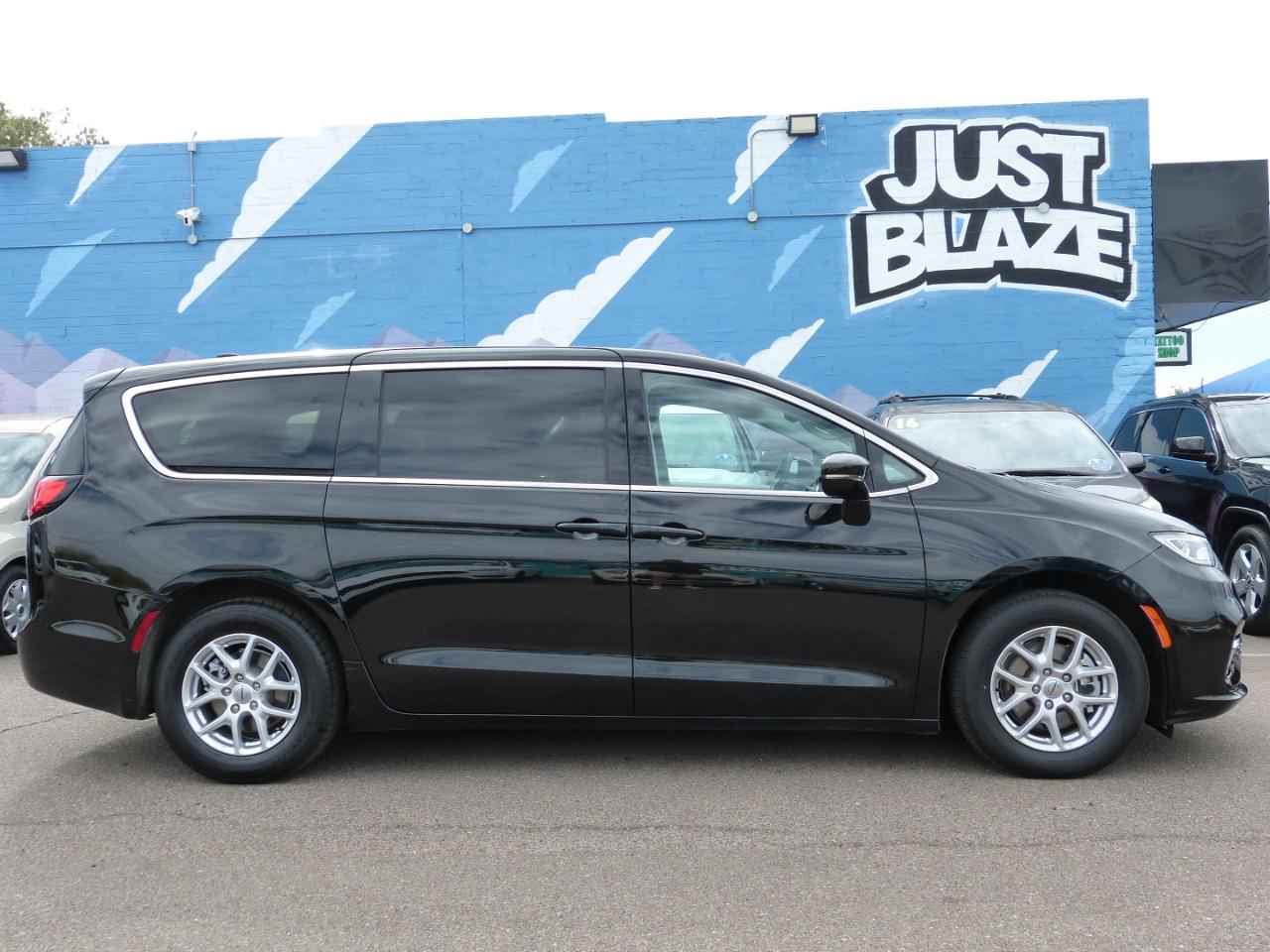 Chrysler Pacifica Touring L 2024