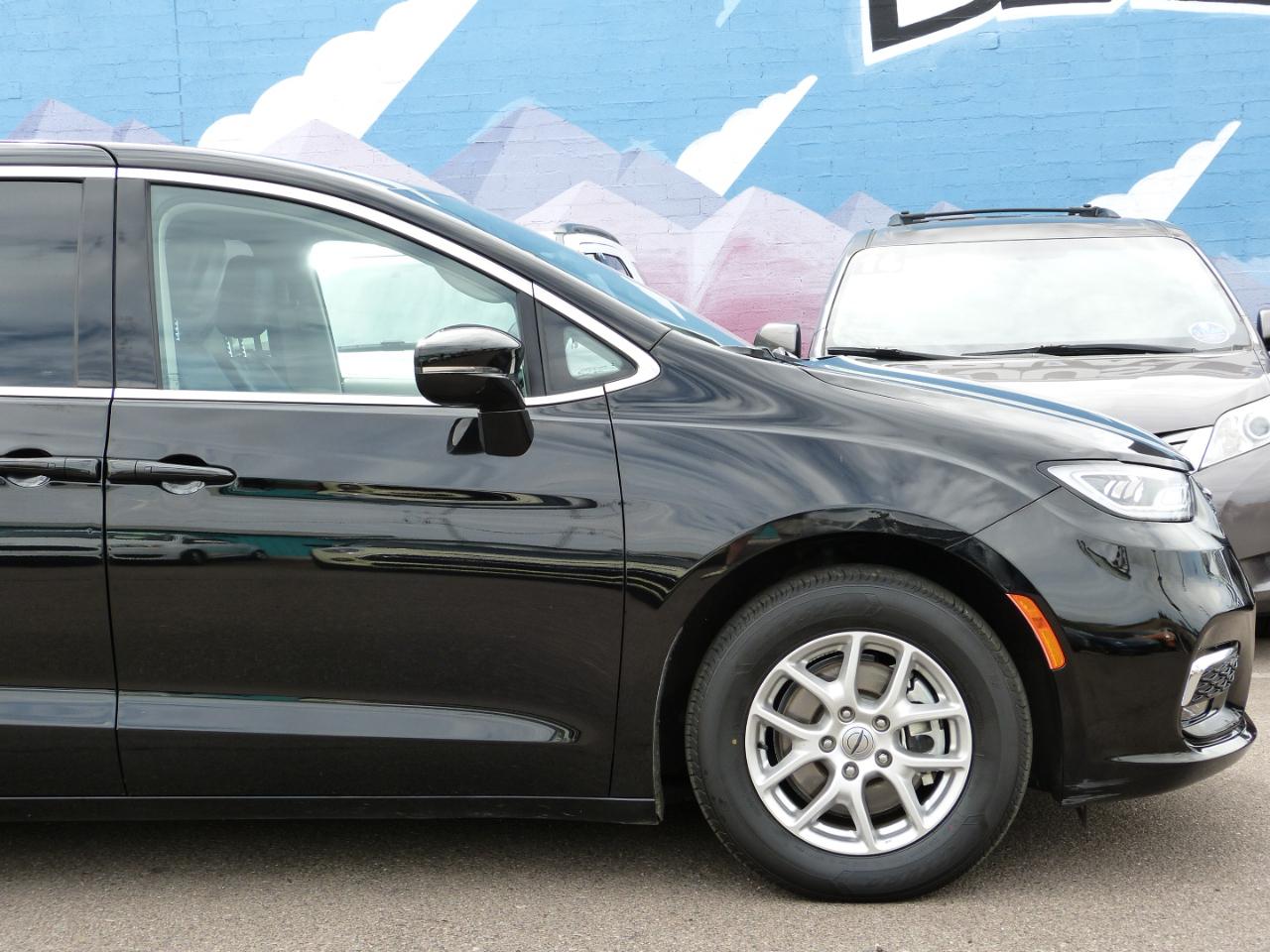 Chrysler Pacifica Touring L 2024