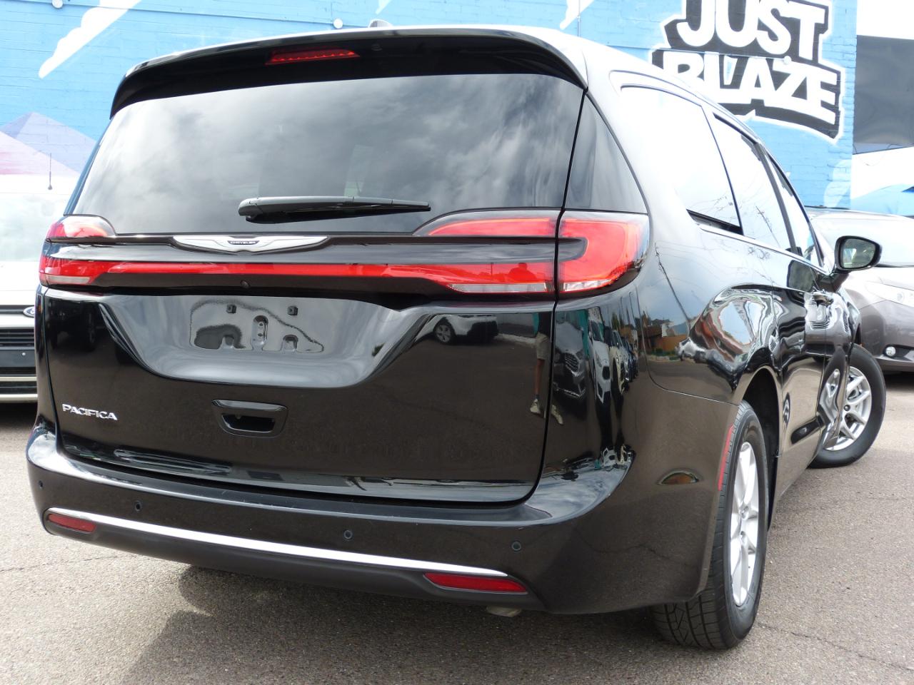 Chrysler Pacifica Touring L 2024
