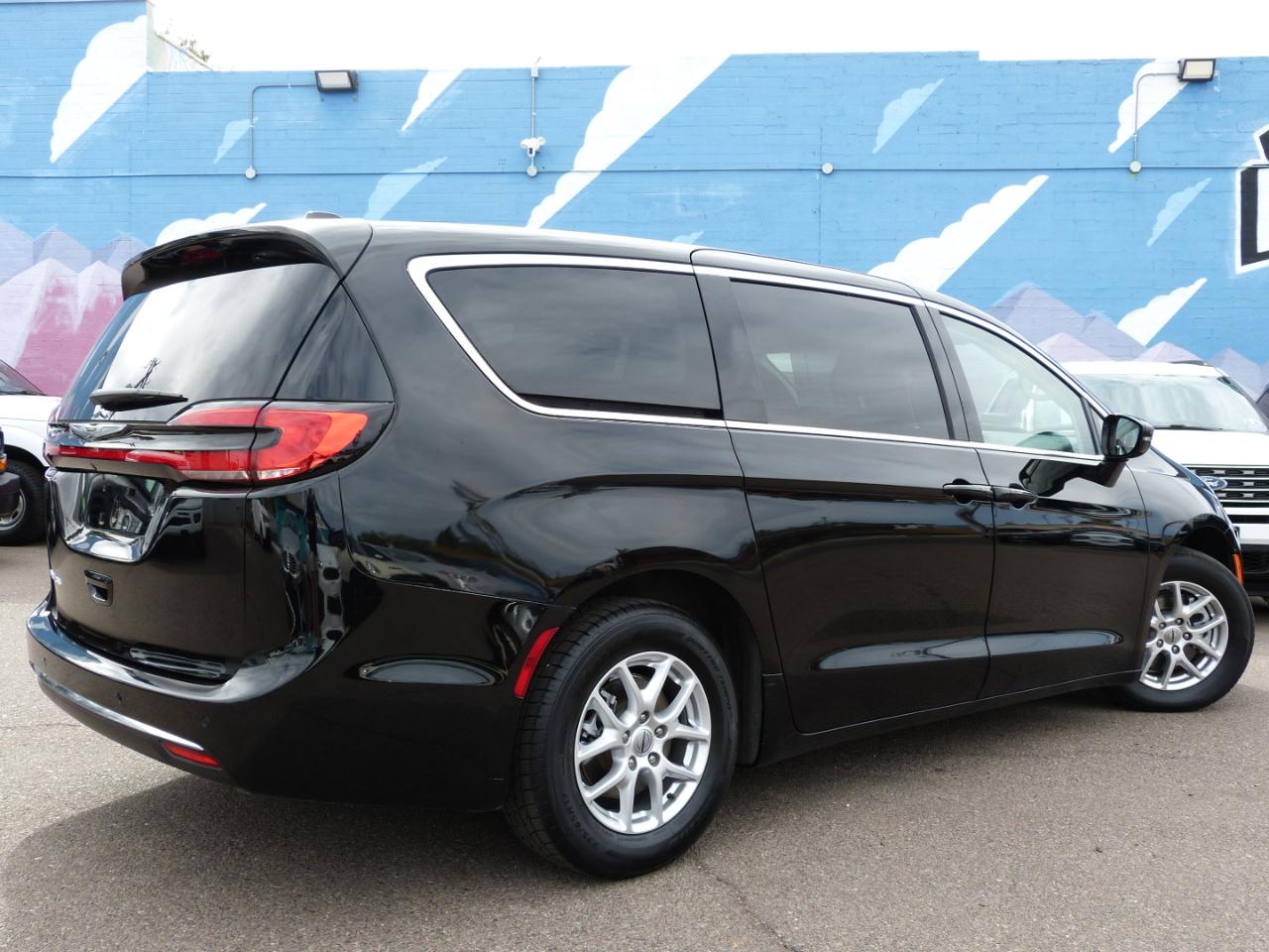 Chrysler Pacifica Touring L 2024